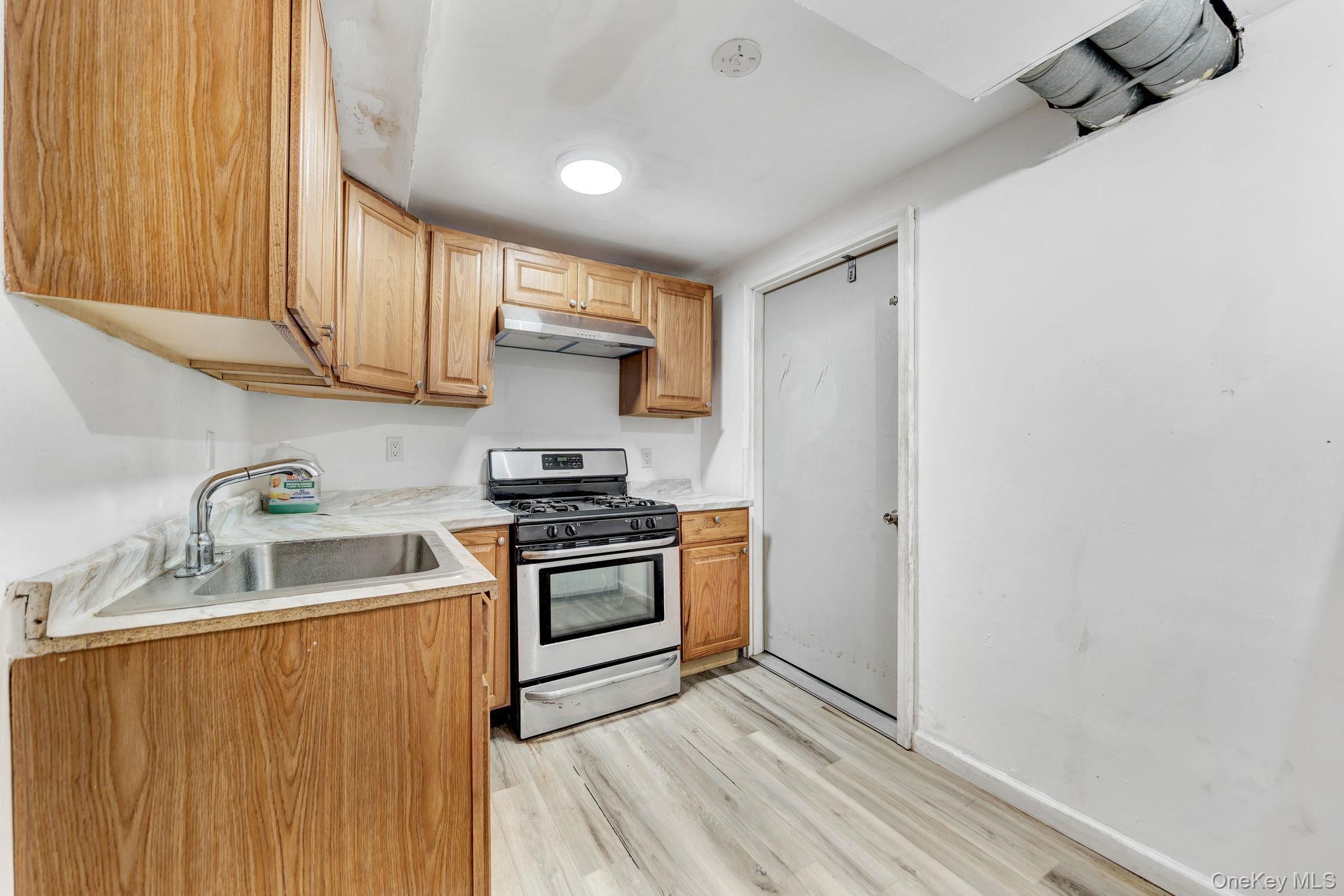 Single Family University Drive  Suffolk County, NY 11779, MLS-1036382-27