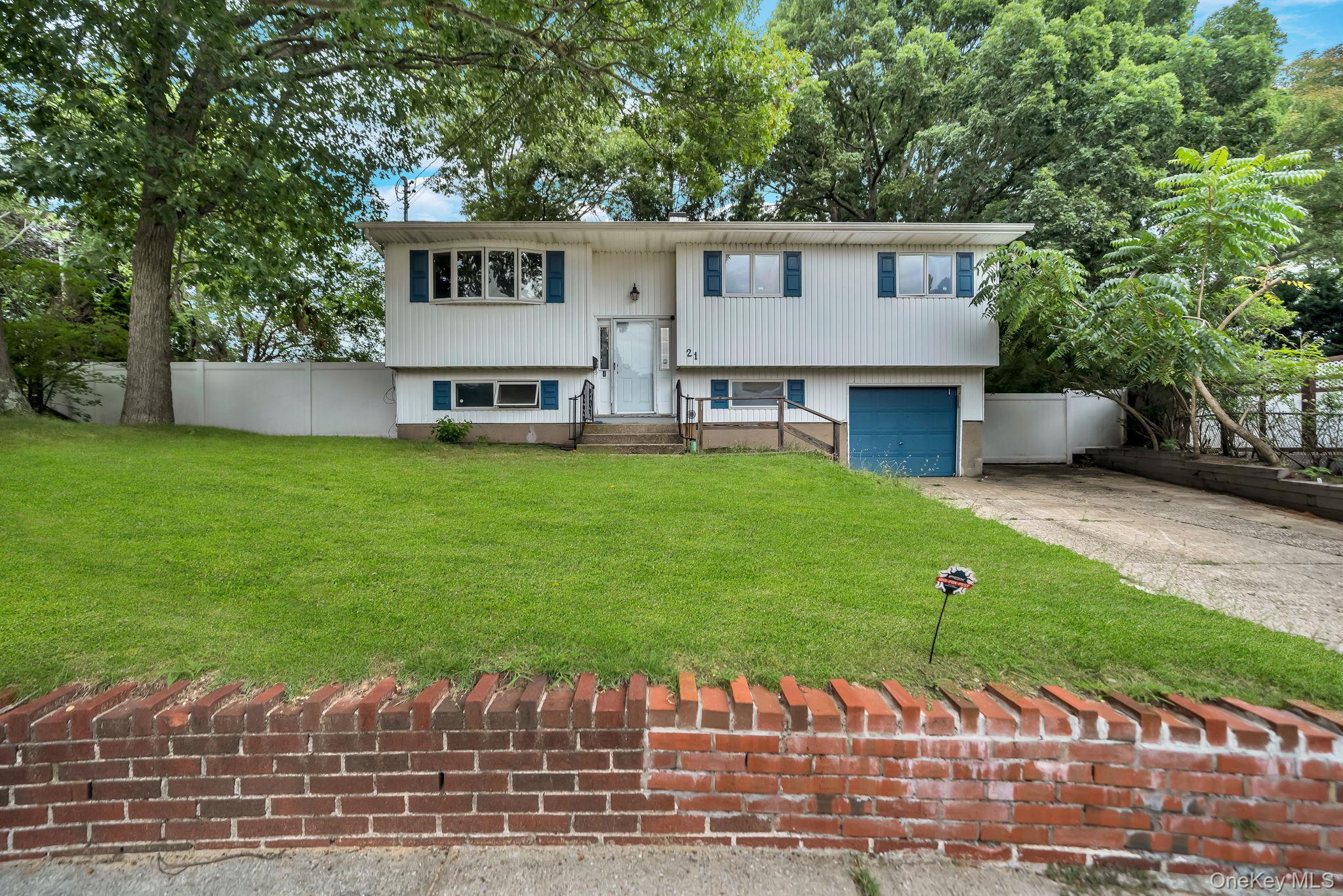 Single Family University Drive  Suffolk County, NY 11779, MLS-1036382-3