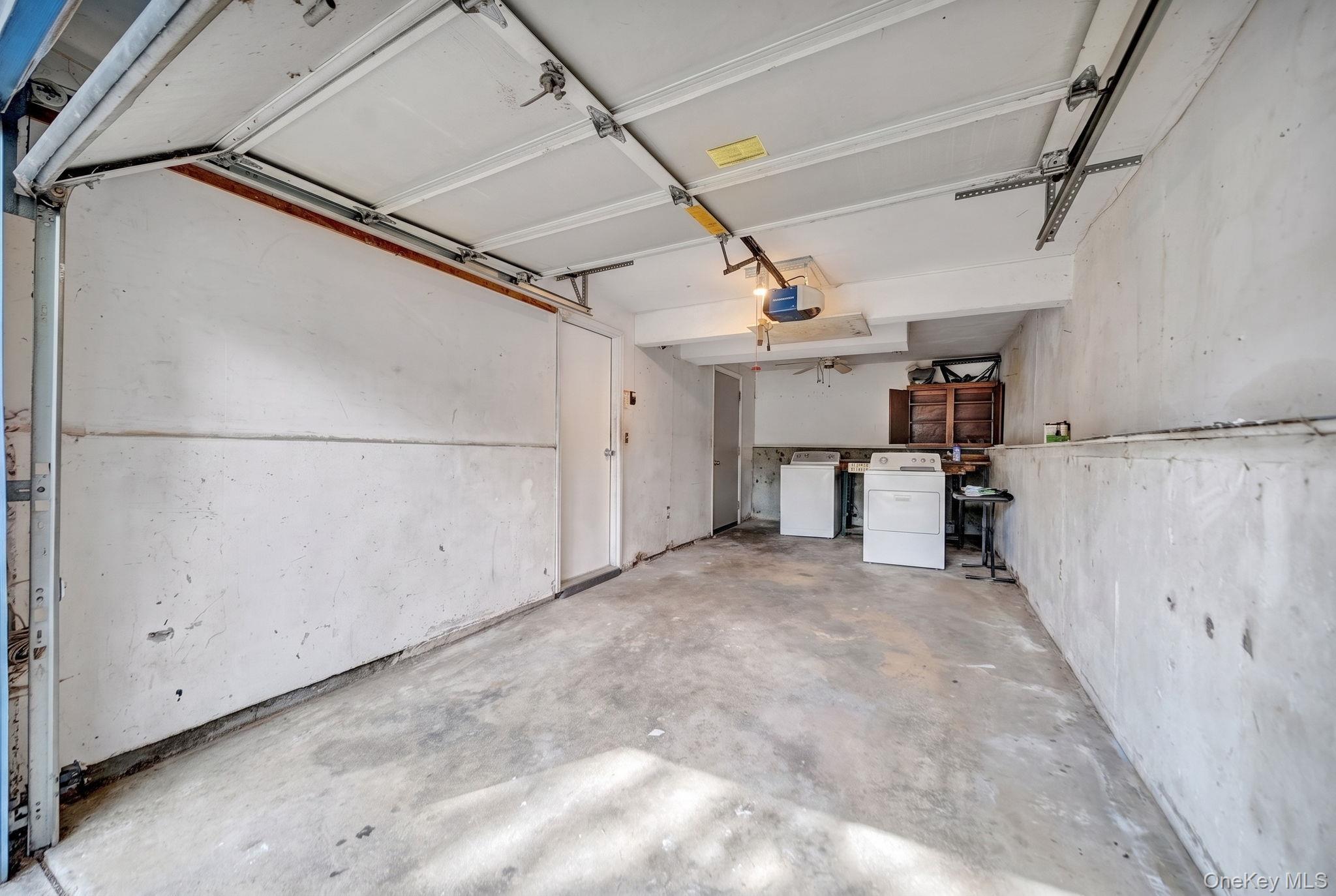 Single Family University Drive  Suffolk County, NY 11779, MLS-1036382-33