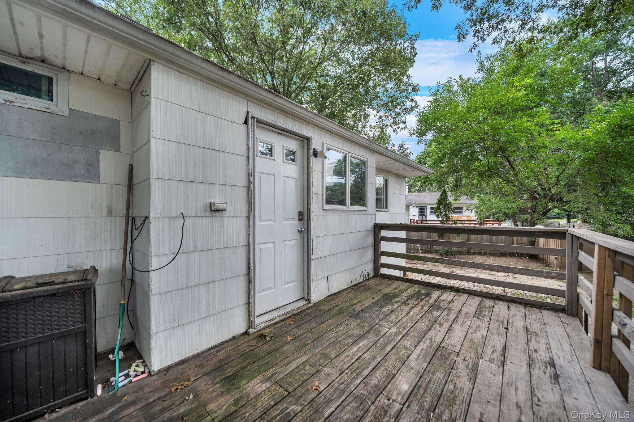 Single Family University Drive  Suffolk County, NY 11779, MLS-1036382-34