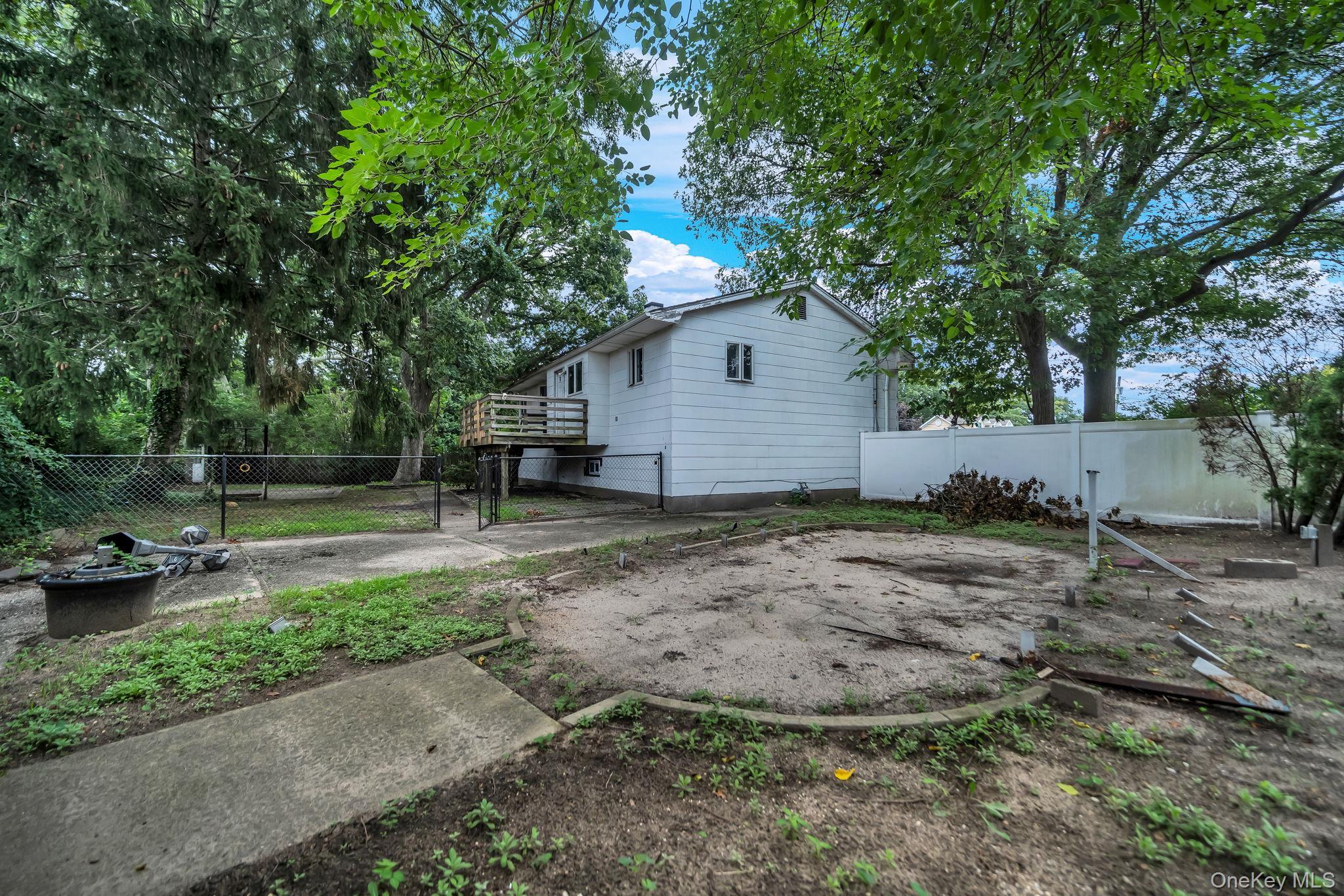 Single Family University Drive  Suffolk County, NY 11779, MLS-1036382-37