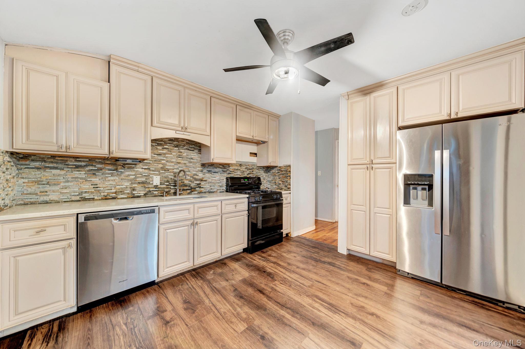 Single Family University Drive  Suffolk County, NY 11779, MLS-1036382-7