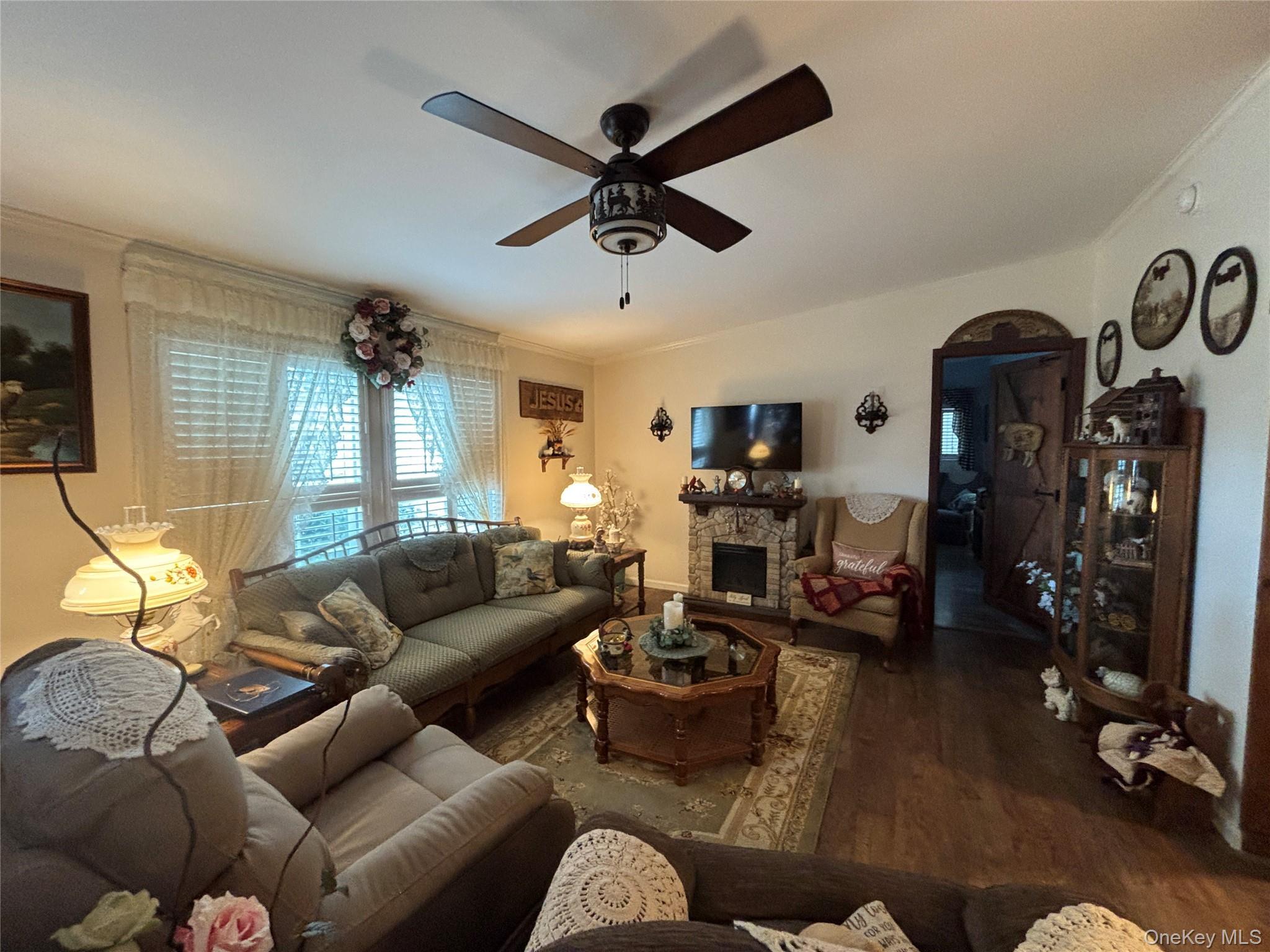 Single Family Old Country Road Suffolk County, NY 11901, MLS-1036429-15