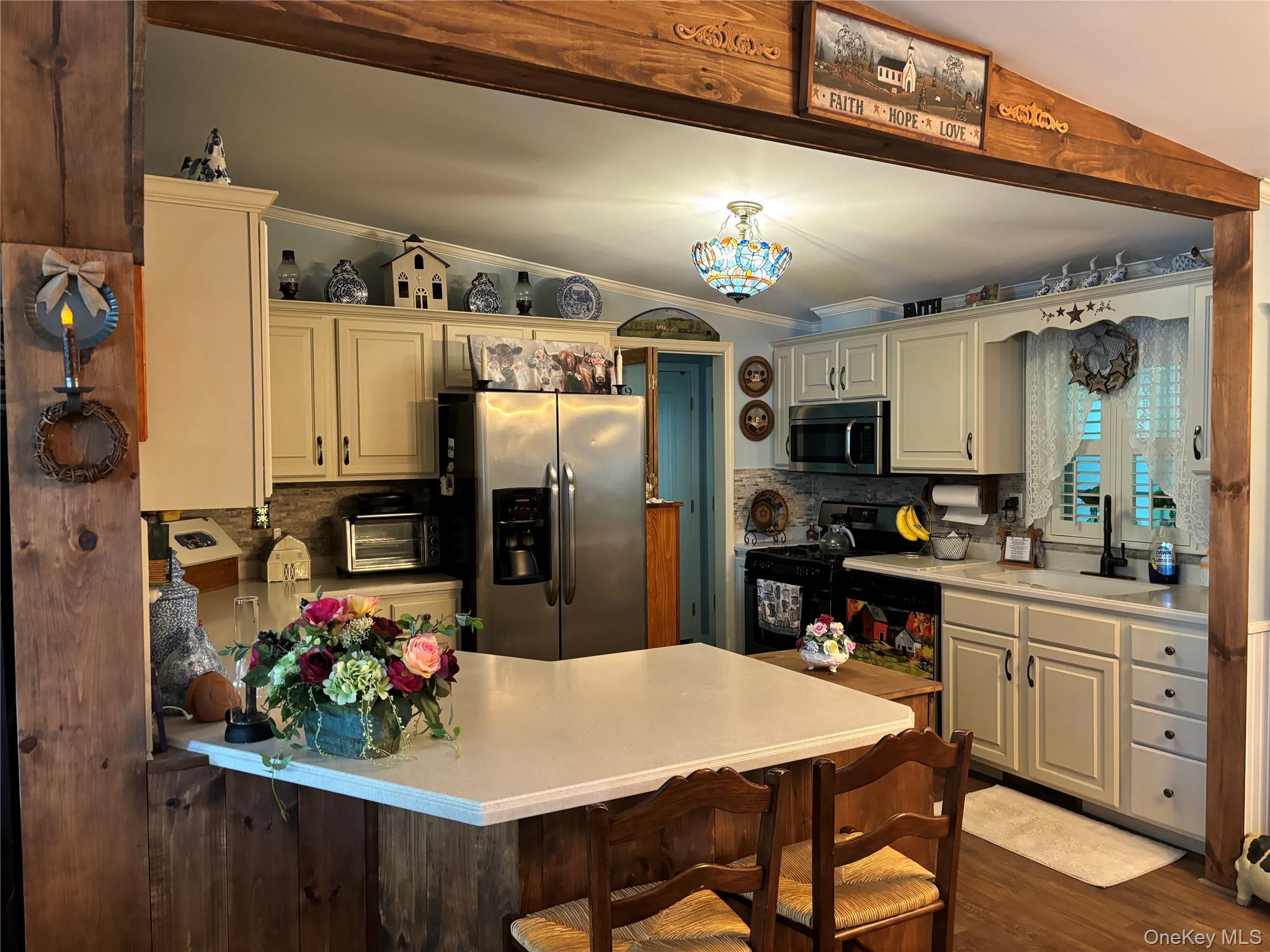 Single Family Old Country Road Suffolk County, NY 11901, MLS-1036429-19