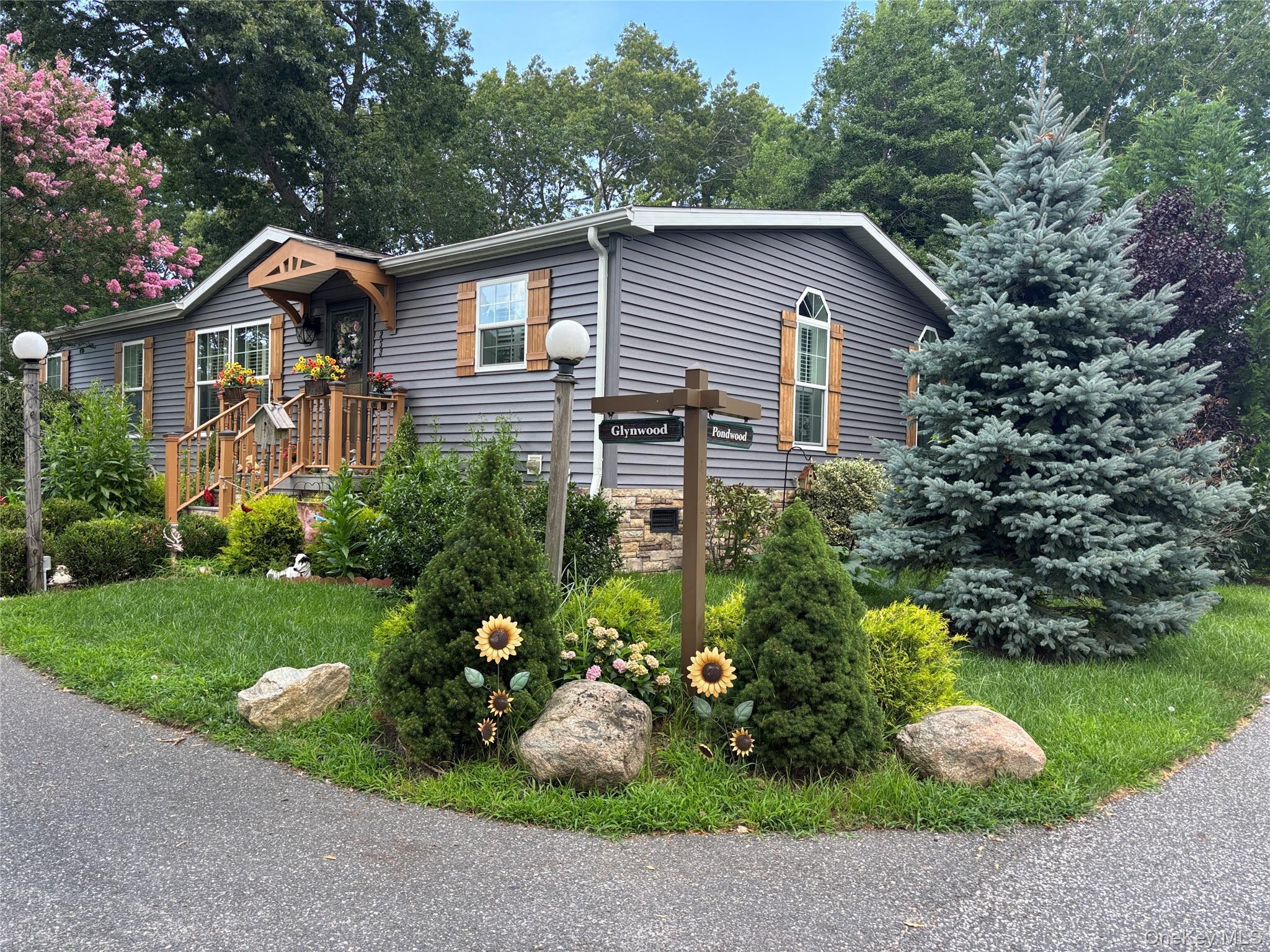 Single Family Old Country Road Suffolk County, NY 11901, MLS-1036429-2