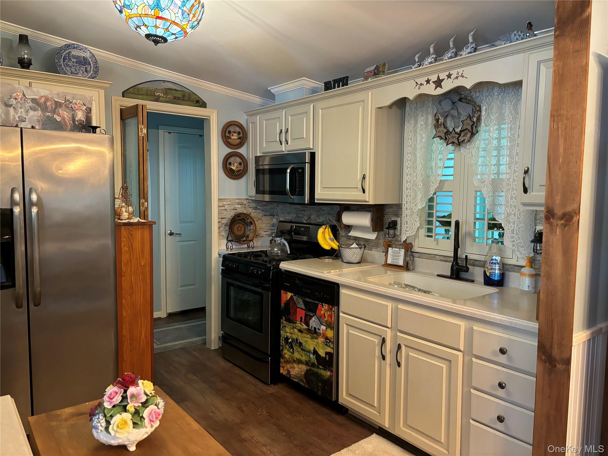 Single Family Old Country Road Suffolk County, NY 11901, MLS-1036429-20