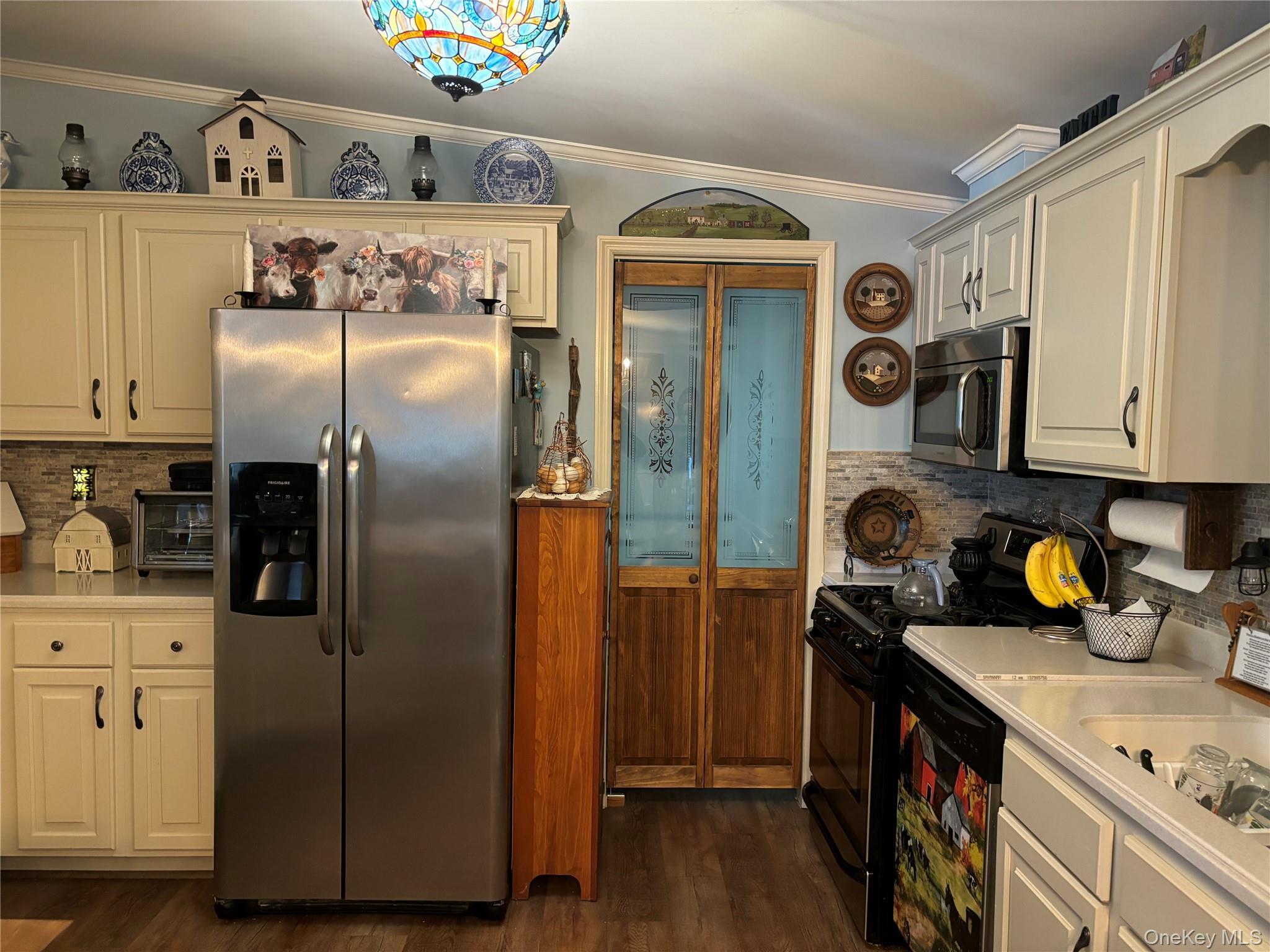 Single Family Old Country Road Suffolk County, NY 11901, MLS-1036429-21