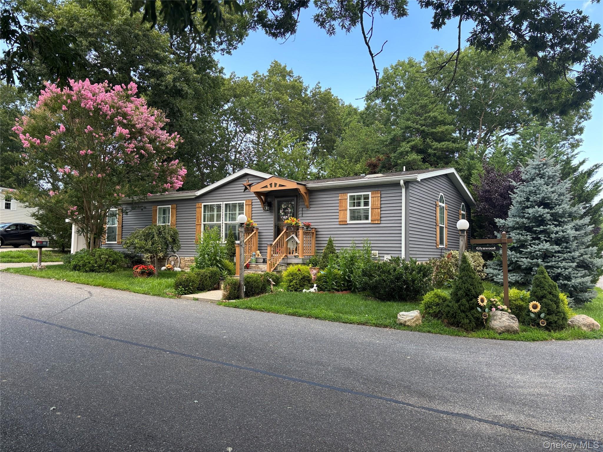 Single Family Old Country Road Suffolk County, NY 11901, MLS-1036429-3