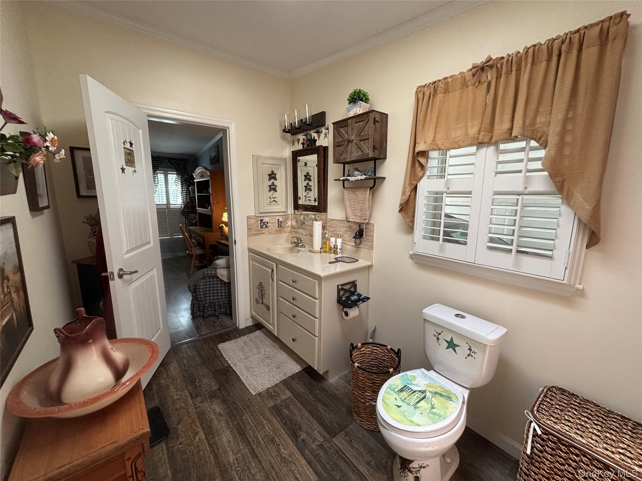 Single Family Old Country Road  Suffolk County, NY 11901, MLS-1036429-41