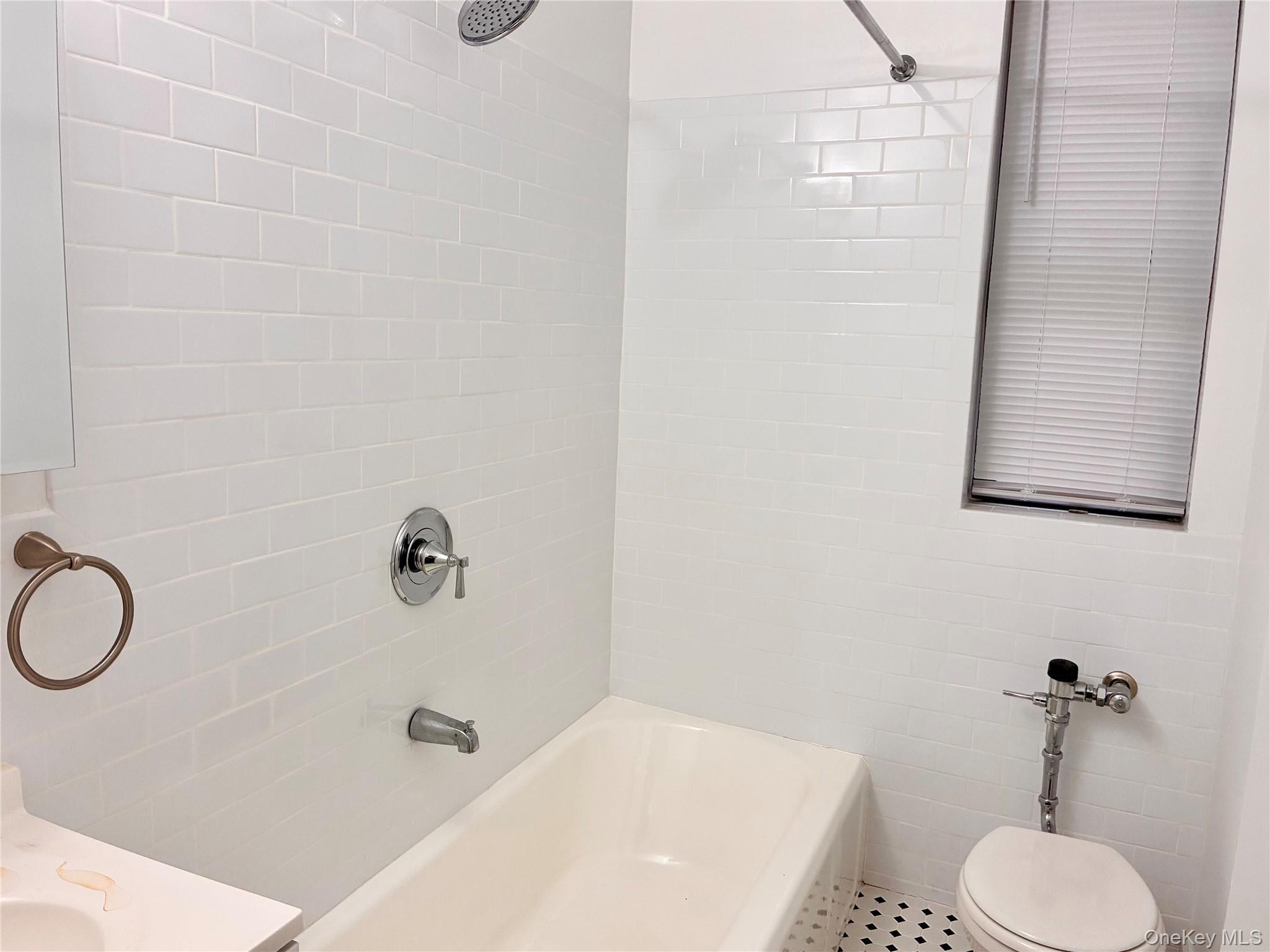 Apartment Creston Avenue  Bronx, NY 10468, MLS-1036451-7