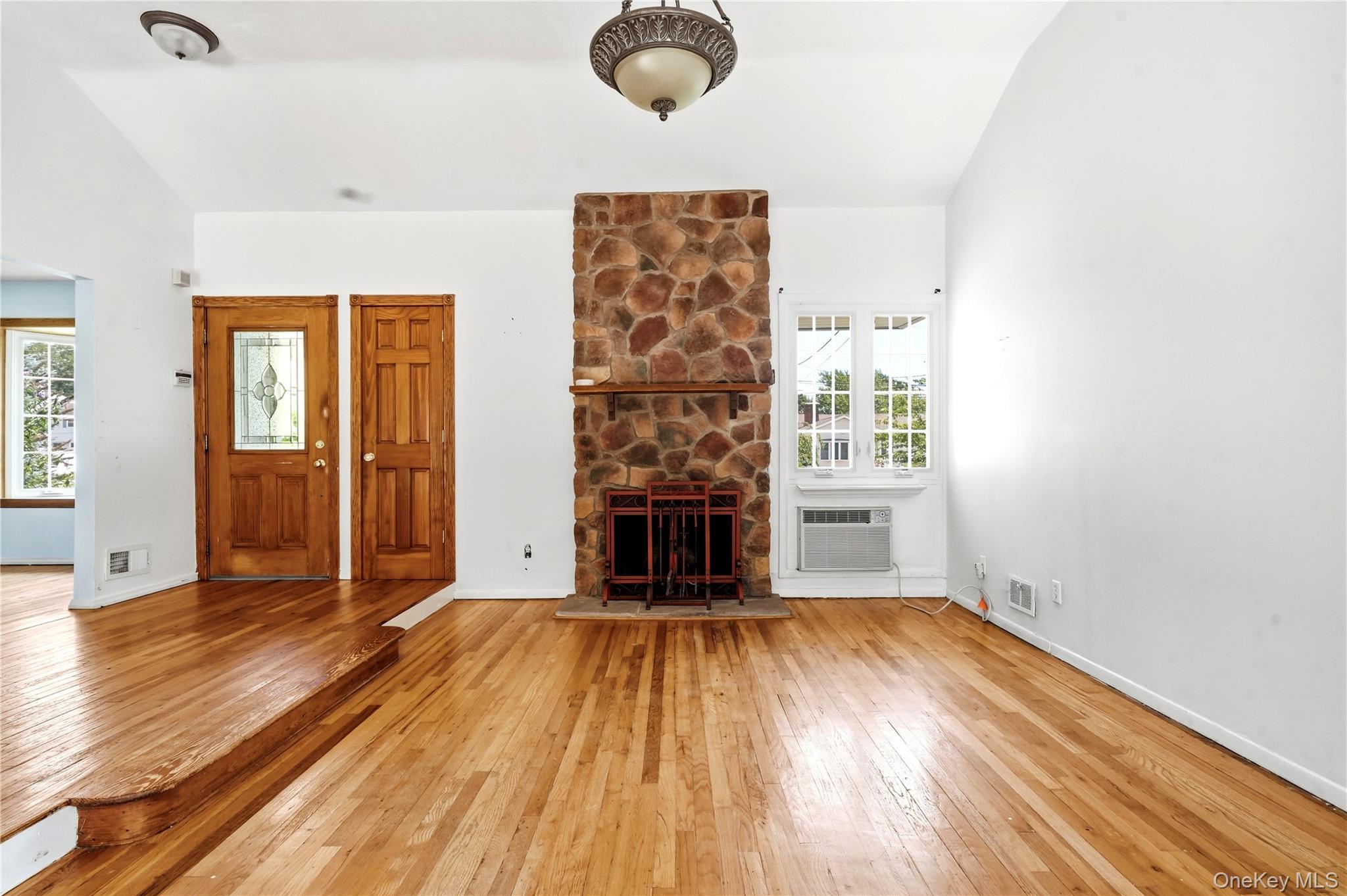 Single Family 1st Avenue  Nassau County, NY 11762, MLS-1036458-7