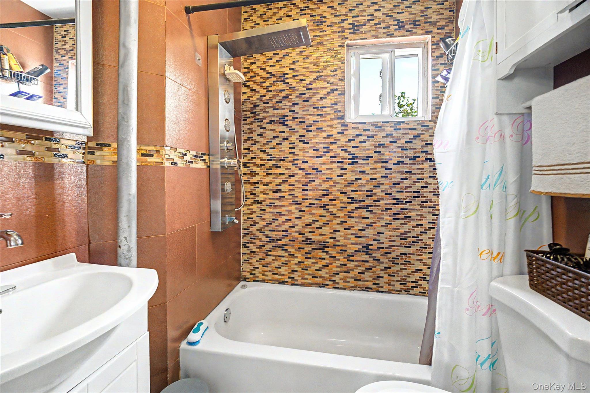 Single Family 95th Avenue Queens, NY 11416, MLS-1036479-15