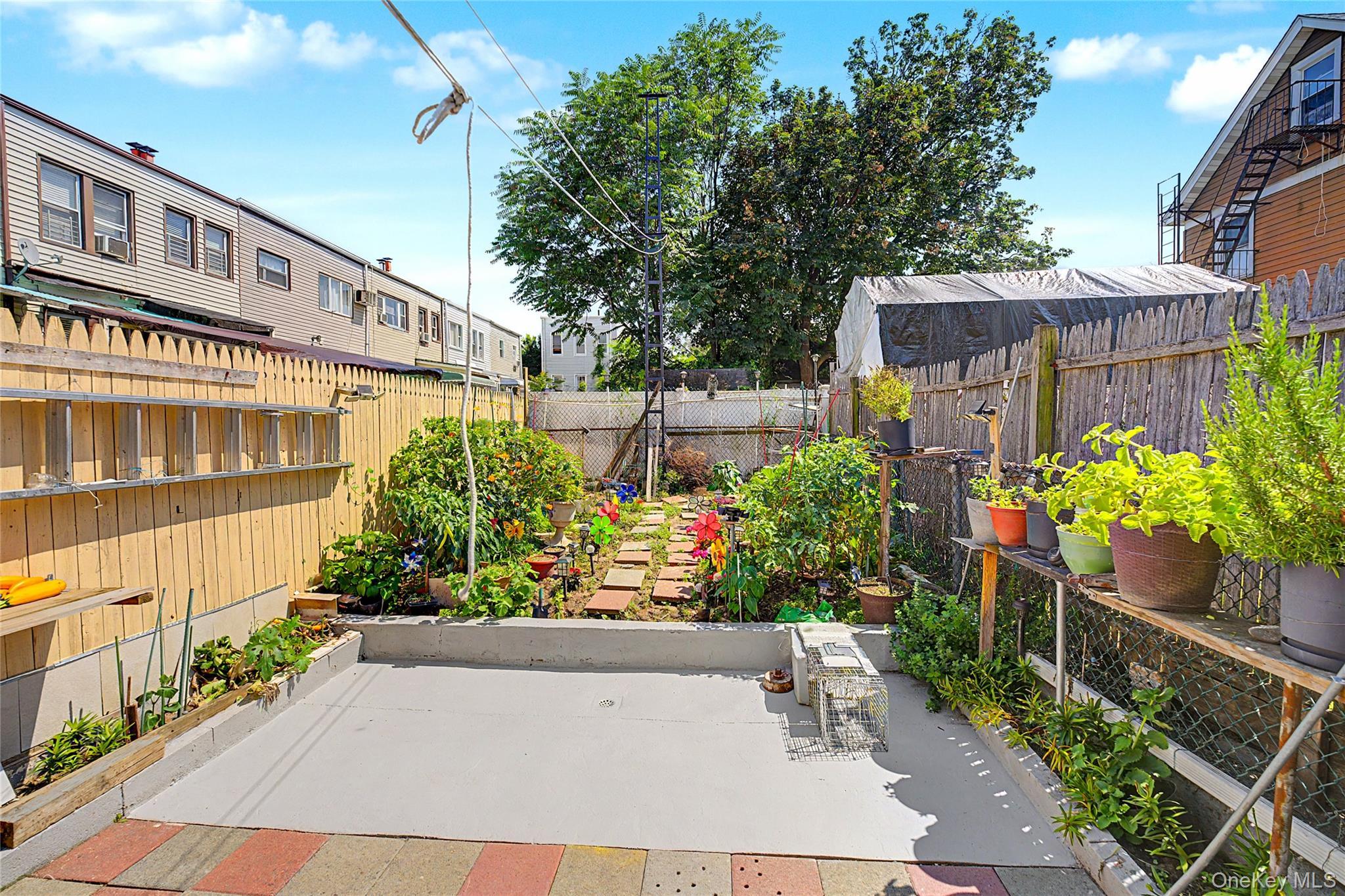 Single Family 95th Avenue Queens, NY 11416, MLS-1036479-22