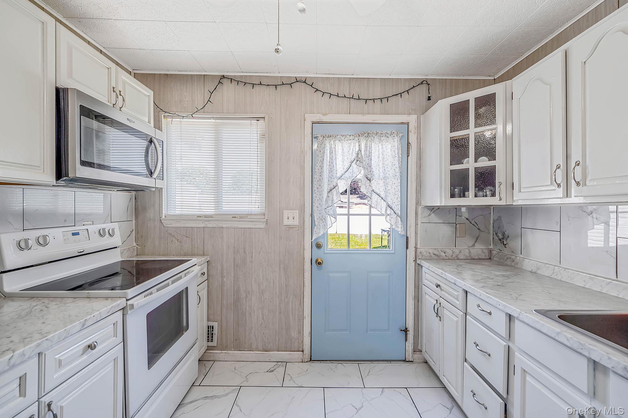 Single Family Eagle Avenue Suffolk County, NY 11763, MLS-1036481-16