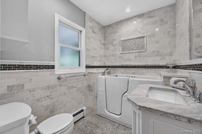 Single Family Woodleaf Court Suffolk County, NY 11724, MLS-1036519-15