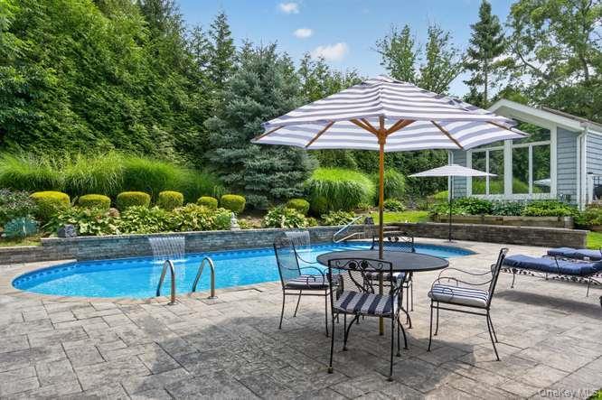 Single Family Woodleaf Court Suffolk County, NY 11724, MLS-1036519-17