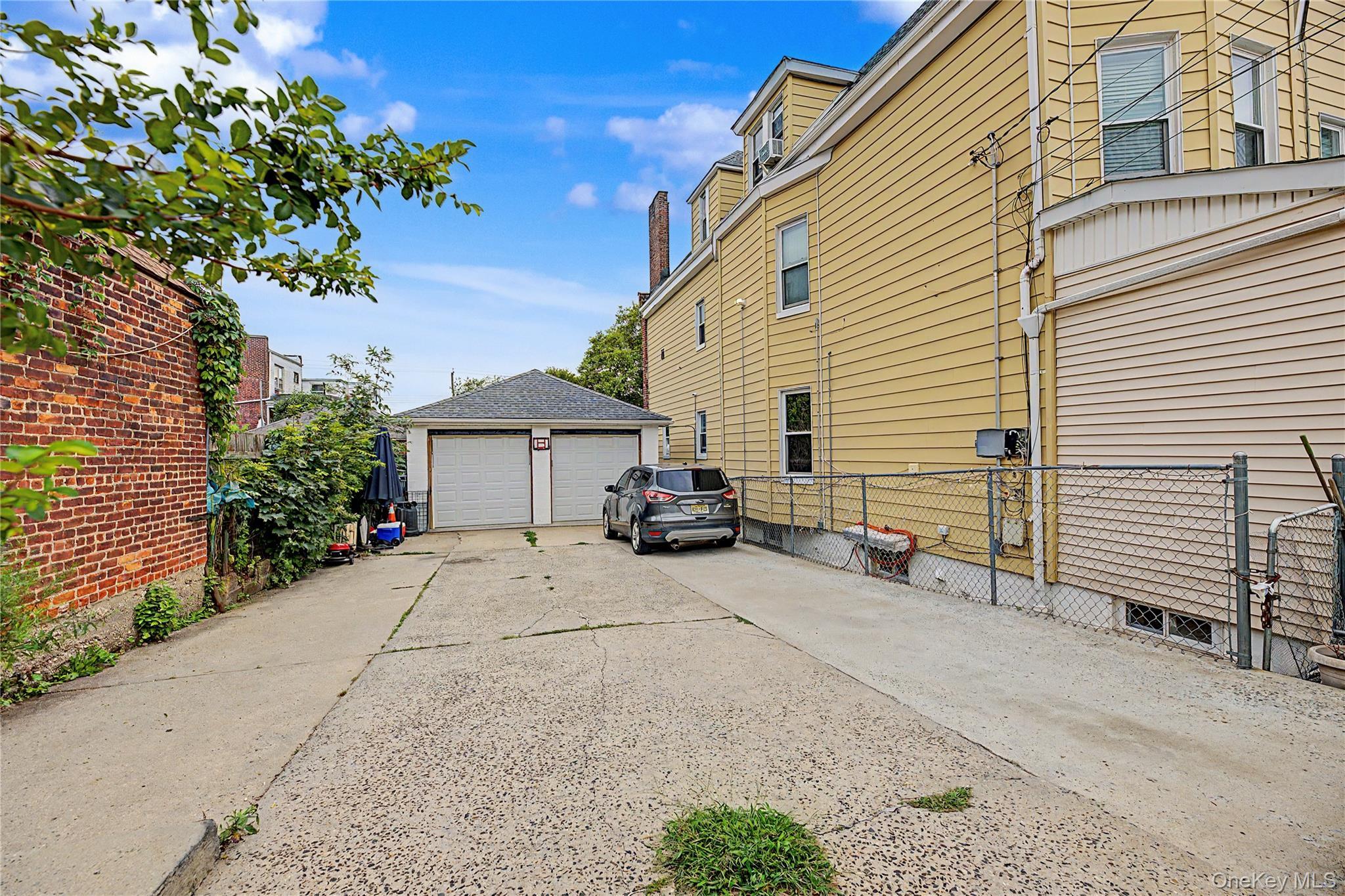 Single Family Bogart Avenue  Bronx, NY 10462, MLS-1036528-3