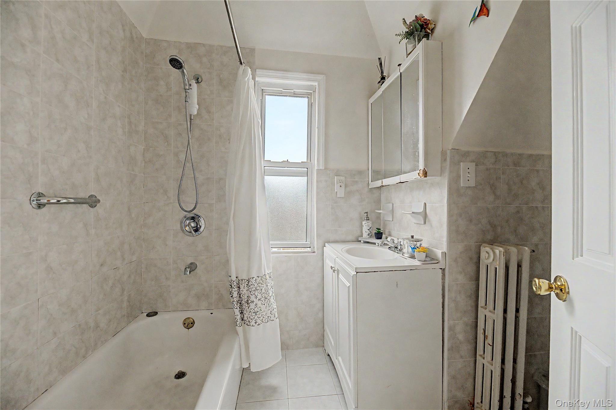 Single Family Bogart Avenue  Bronx, NY 10462, MLS-1036528-9