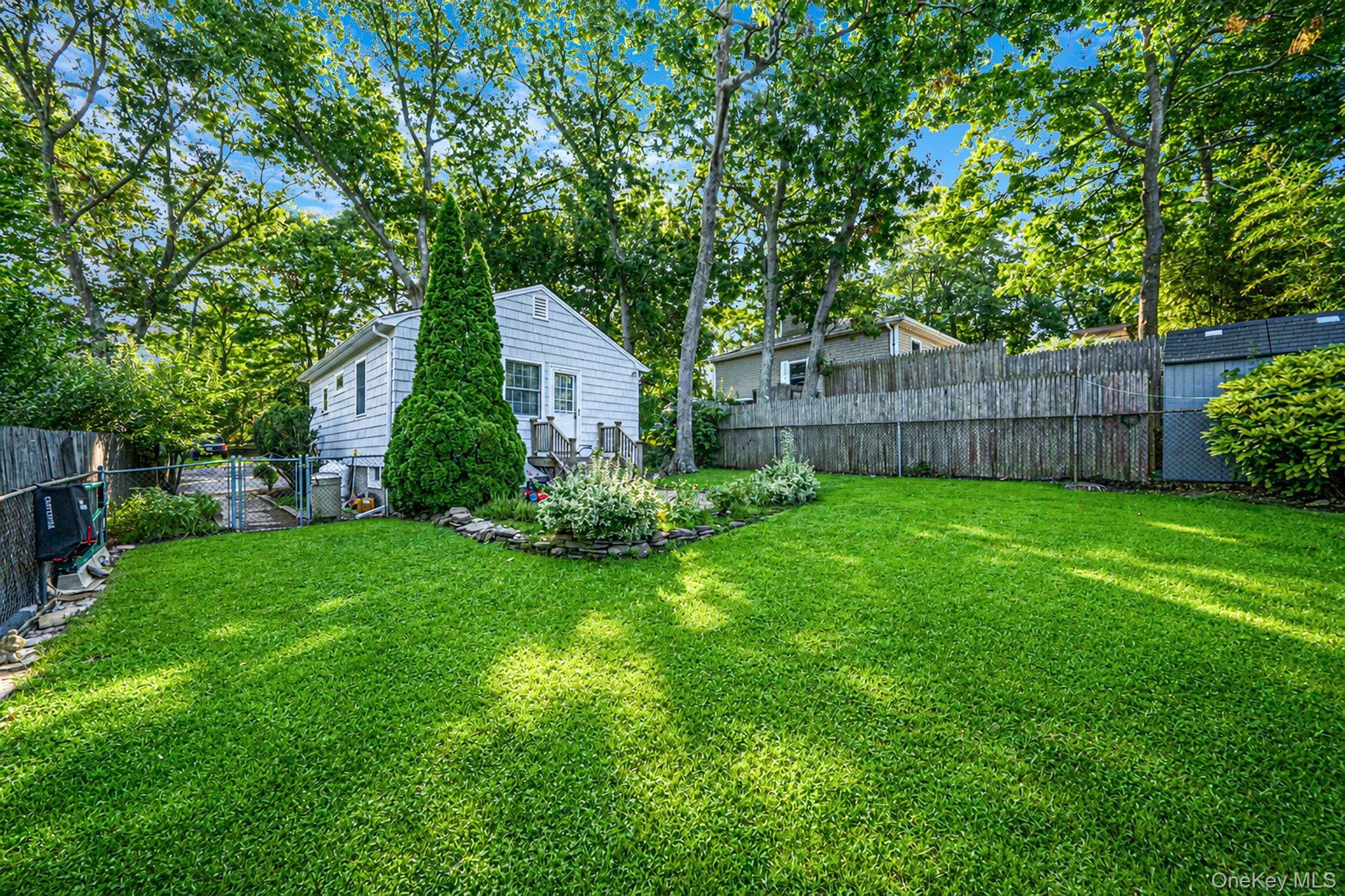 Single Family Vine Street Suffolk County, NY 11946, MLS-1036558-20