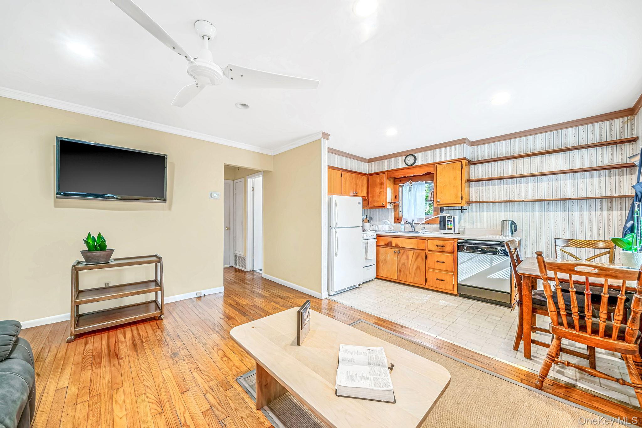 Single Family Vine Street Suffolk County, NY 11946, MLS-1036558-7