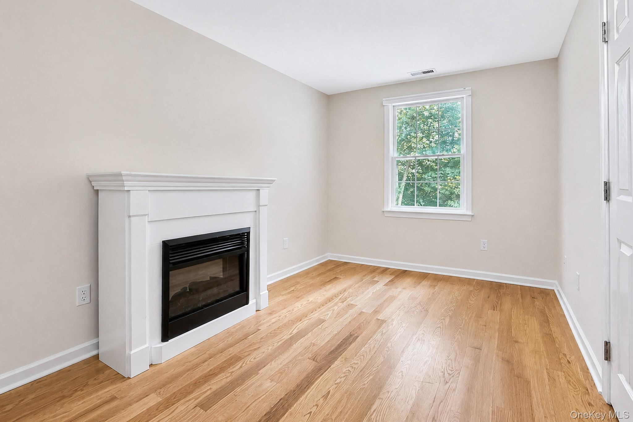 Single Family Sunset New Fairfield, Ct Trail Out Of Area, NY 06812, MLS-1036580-23