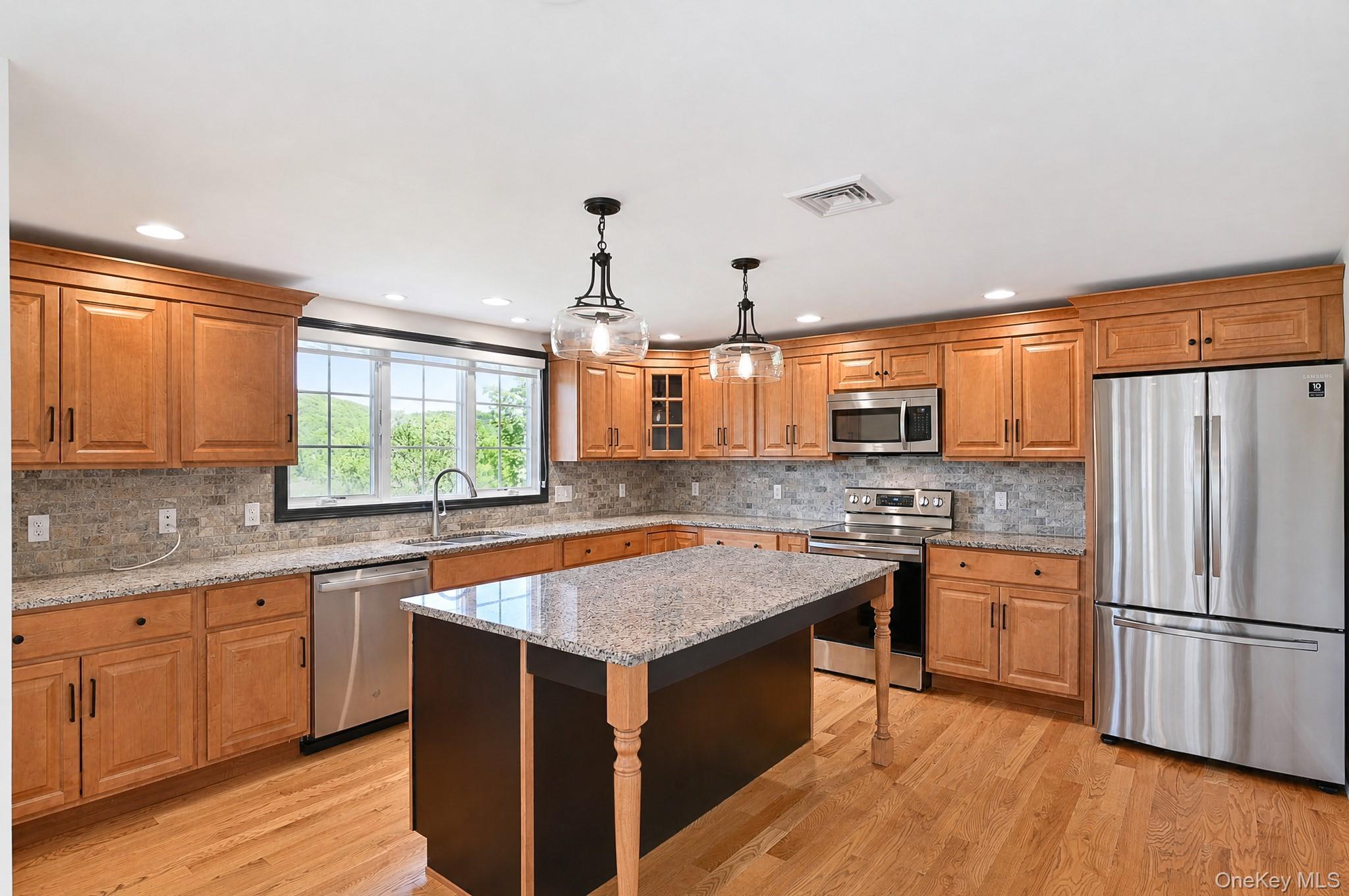 Single Family Sunset New Fairfield, Ct Trail Out Of Area, NY 06812, MLS-1036580-6