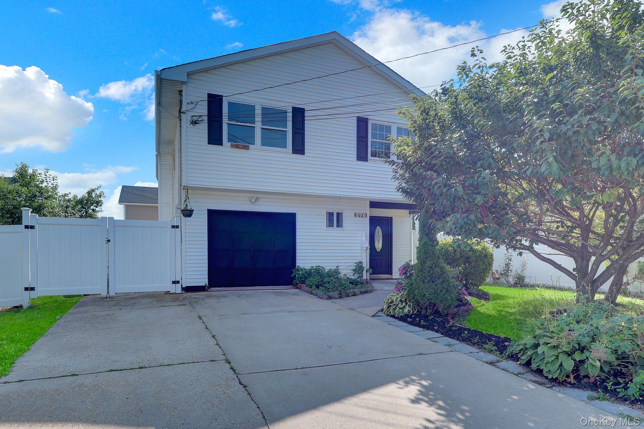 Single Family Ferraris Suffolk County, NY 11726, MLS-1036658-2