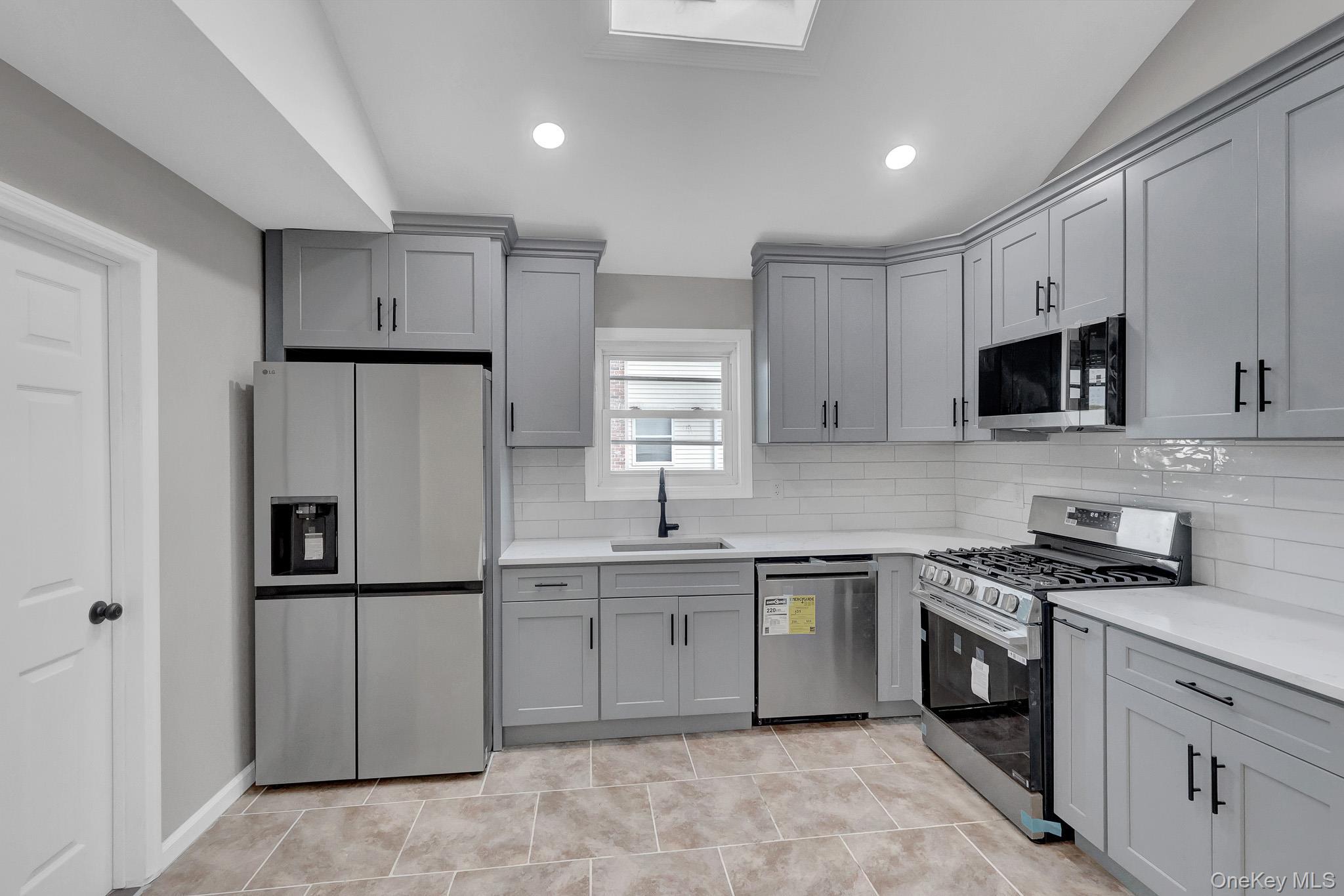 Single Family Ferraris Suffolk County, NY 11726, MLS-1036658-25