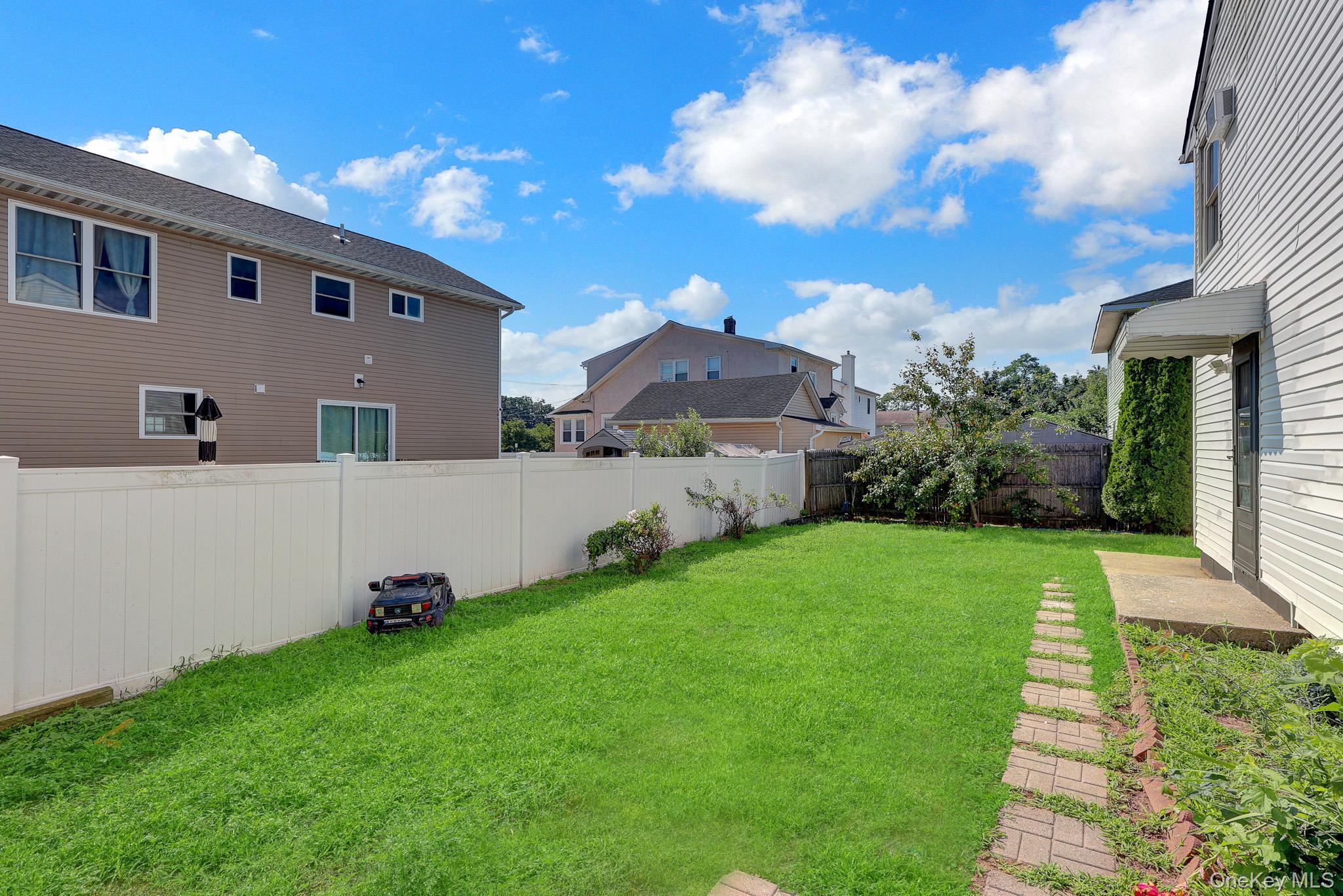 Single Family Ferraris Suffolk County, NY 11726, MLS-1036658-8