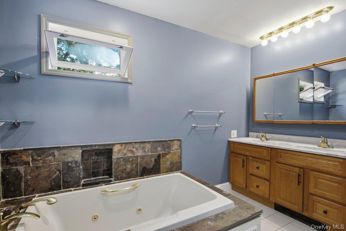 Single Family Dolfinger Lane Dutchess County, NY 12524, MLS-1036669-12