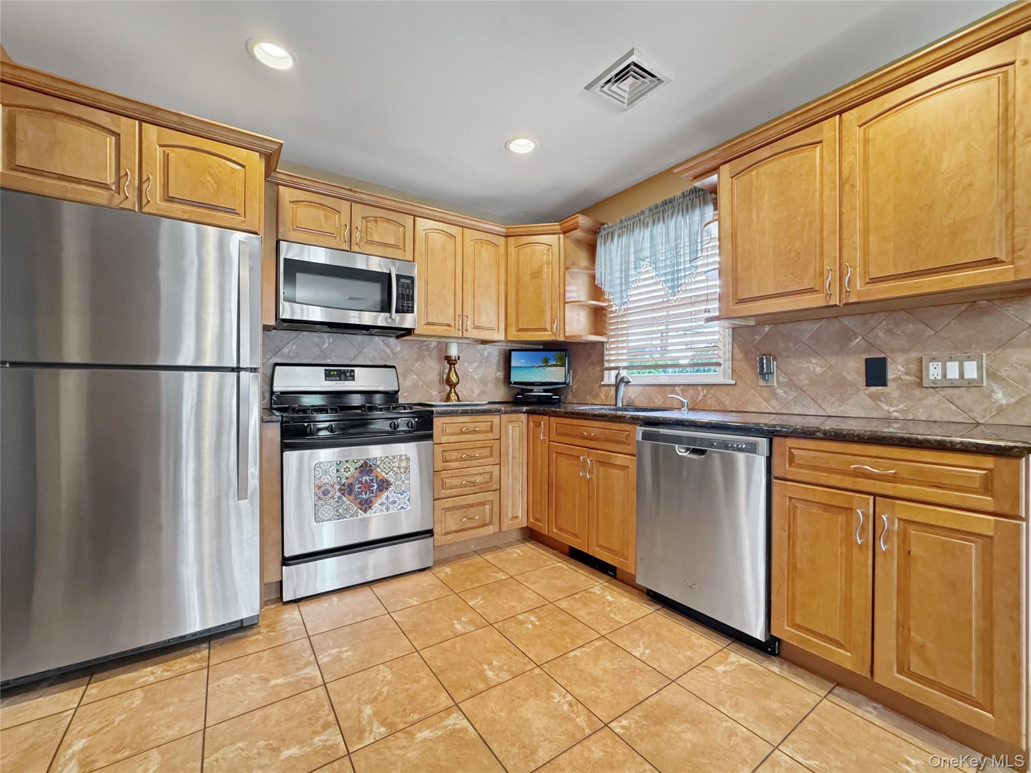 Single Family Charles Road Nassau County, NY 11793, MLS-1036672-8