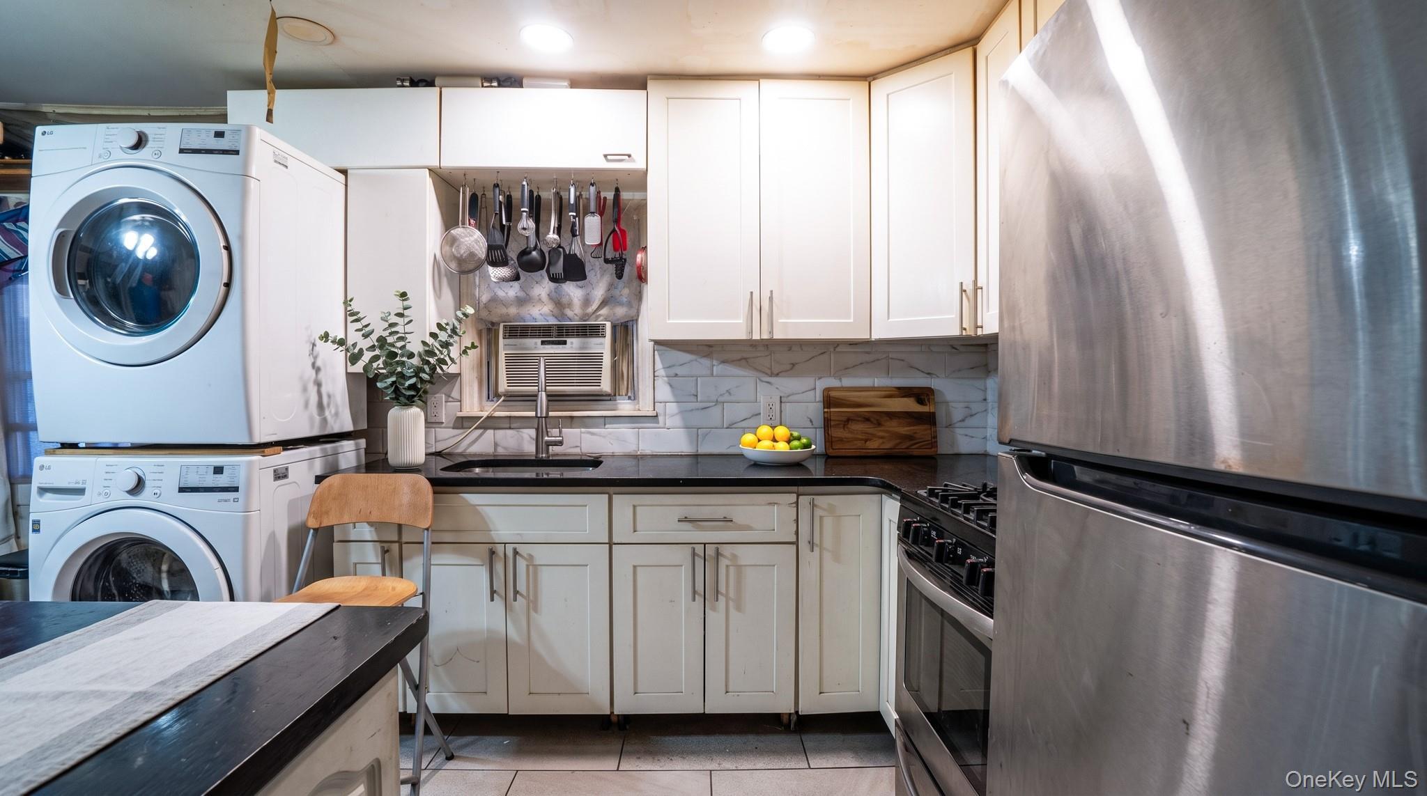 Single Family Gouverneur Avenue Queens, NY 11692, MLS-1036683-15