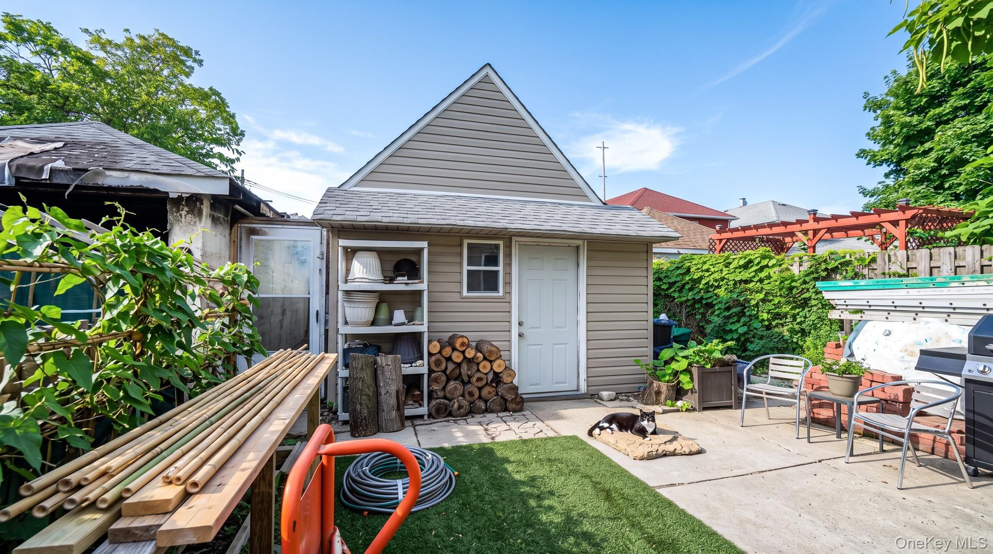 Single Family Gouverneur Avenue  Queens, NY 11692, MLS-1036683-22