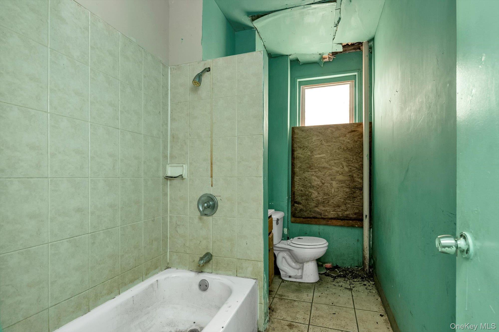 Single Family E Tremont Avenue  Bronx, NY 10460, MLS-1036719-10