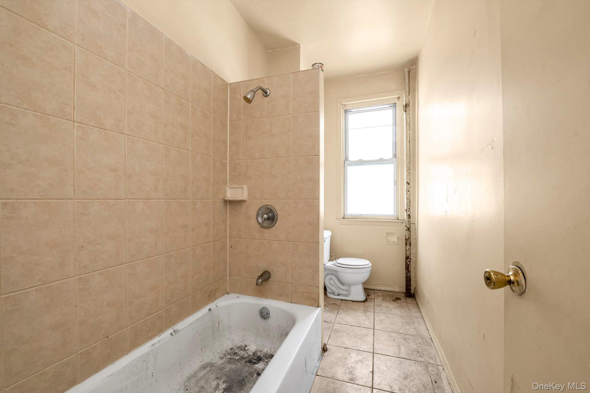 Single Family E Tremont Avenue  Bronx, NY 10460, MLS-1036719-4