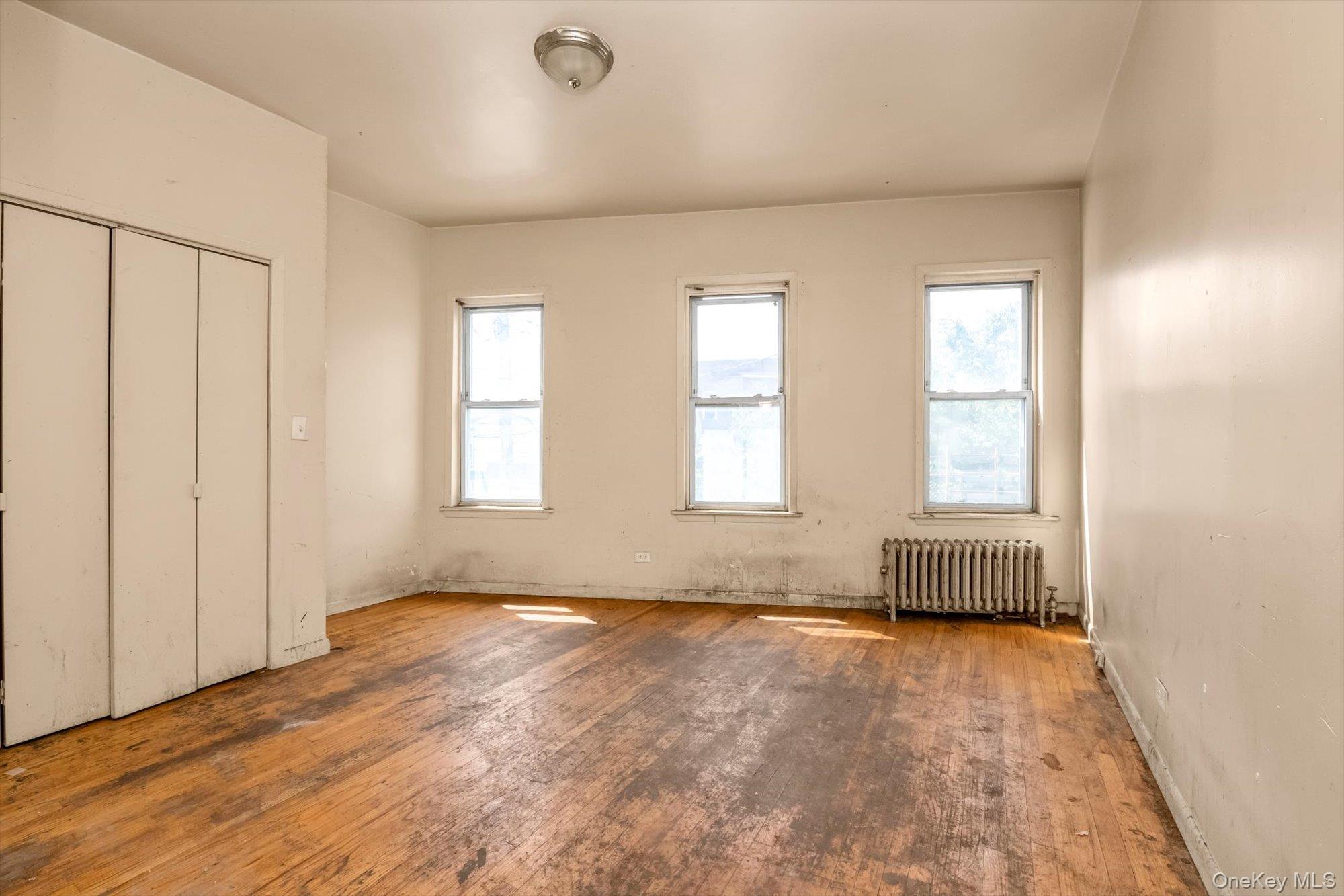 Single Family E Tremont Avenue  Bronx, NY 10460, MLS-1036719-5