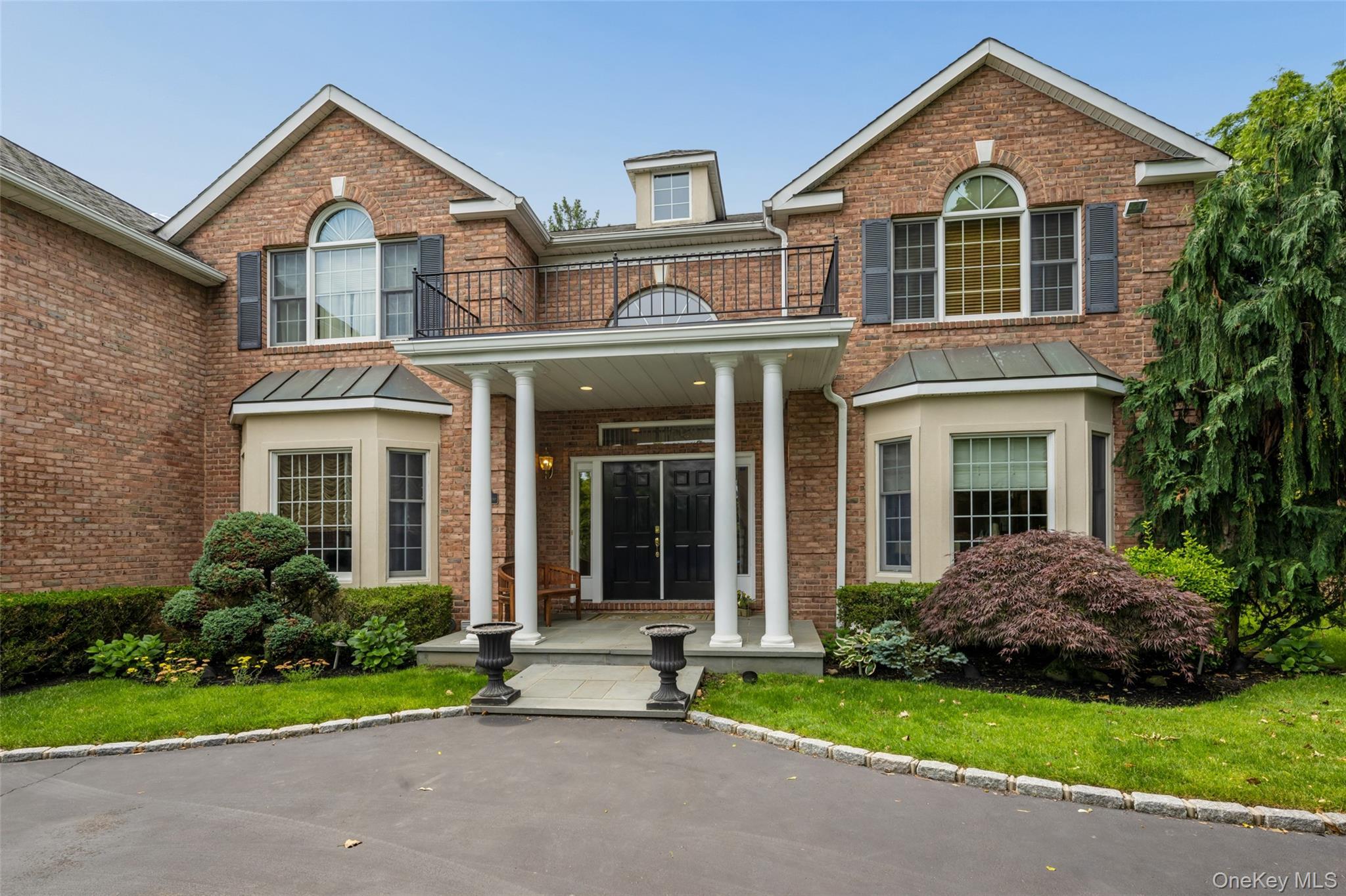 Single Family Eastwoods Court  Nassau County, NY 11576, MLS-1036733-2