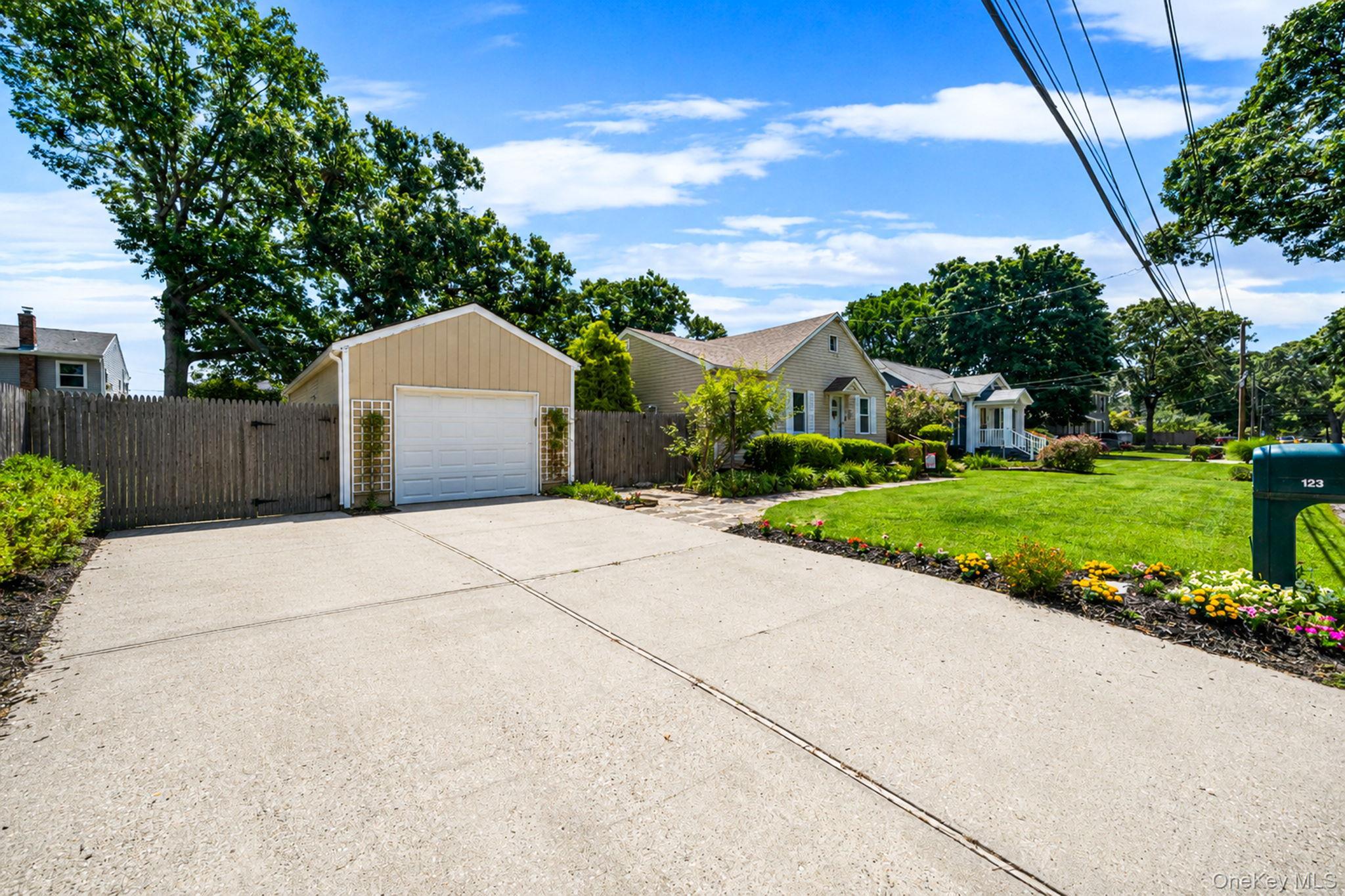 Single Family Clinton Avenue  Suffolk County, NY 11772, MLS-1036740-3