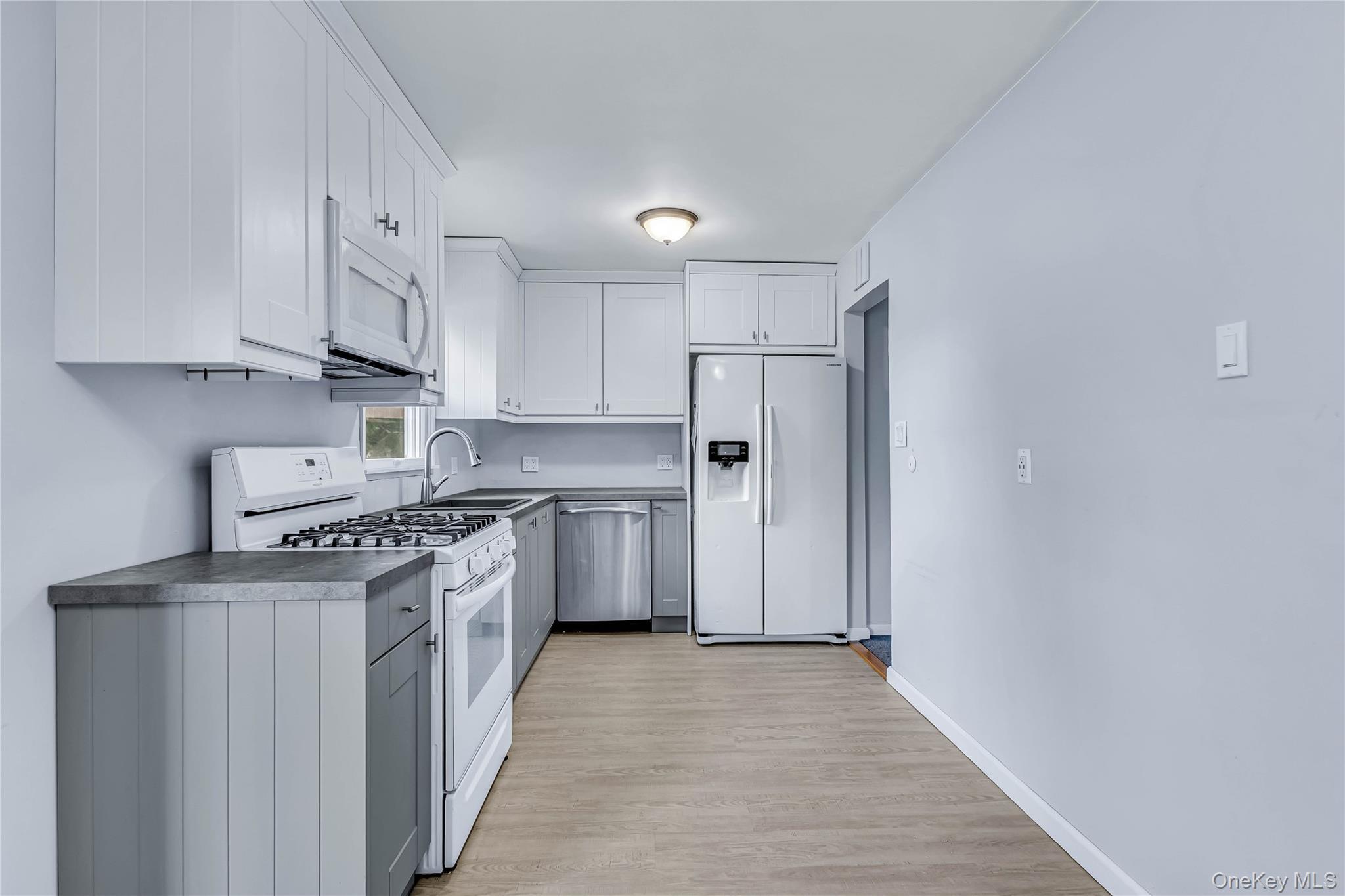 Single Family Saddle Lane  Suffolk County, NY 11720, MLS-1036761-6
