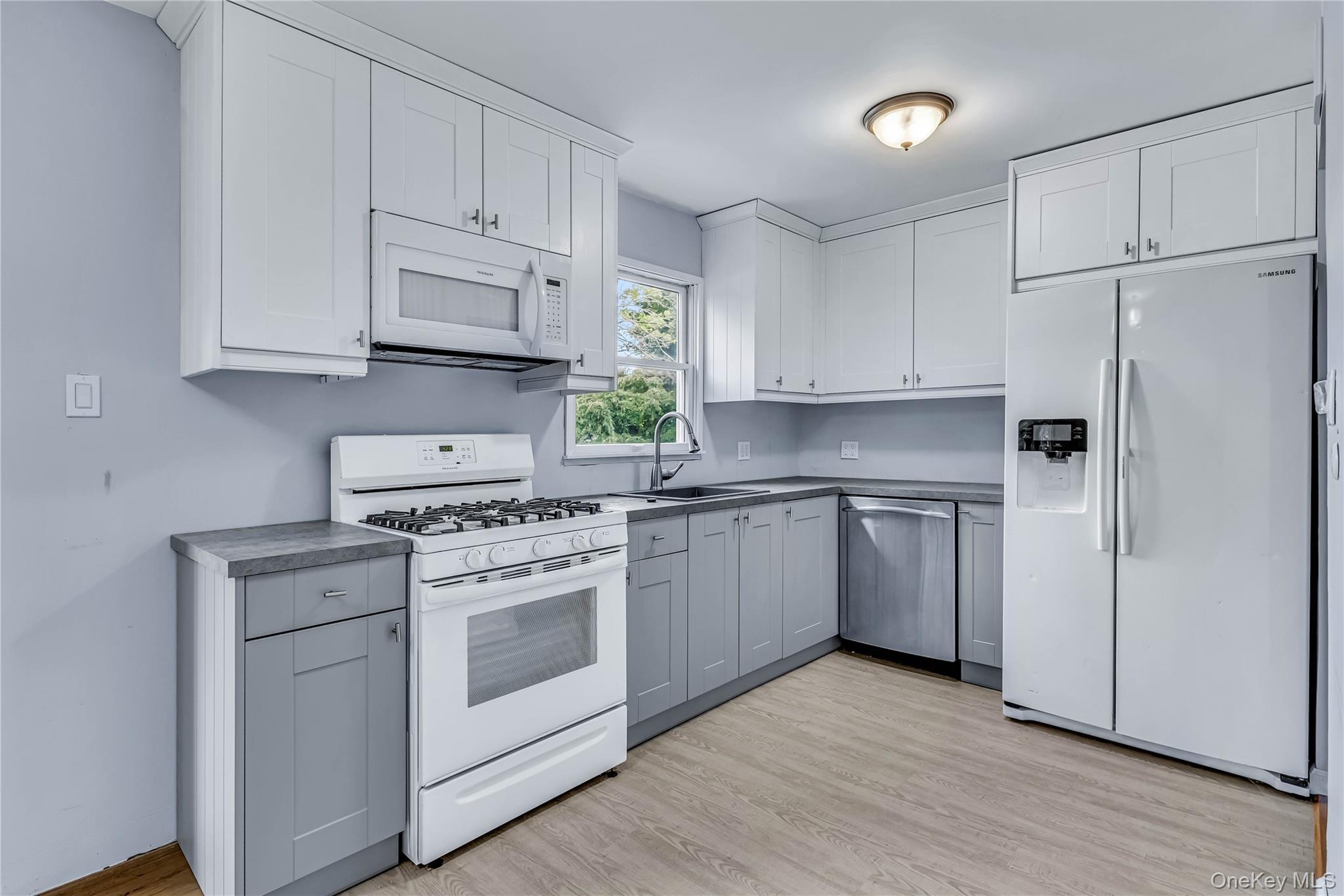 Single Family Saddle Lane  Suffolk County, NY 11720, MLS-1036761-8