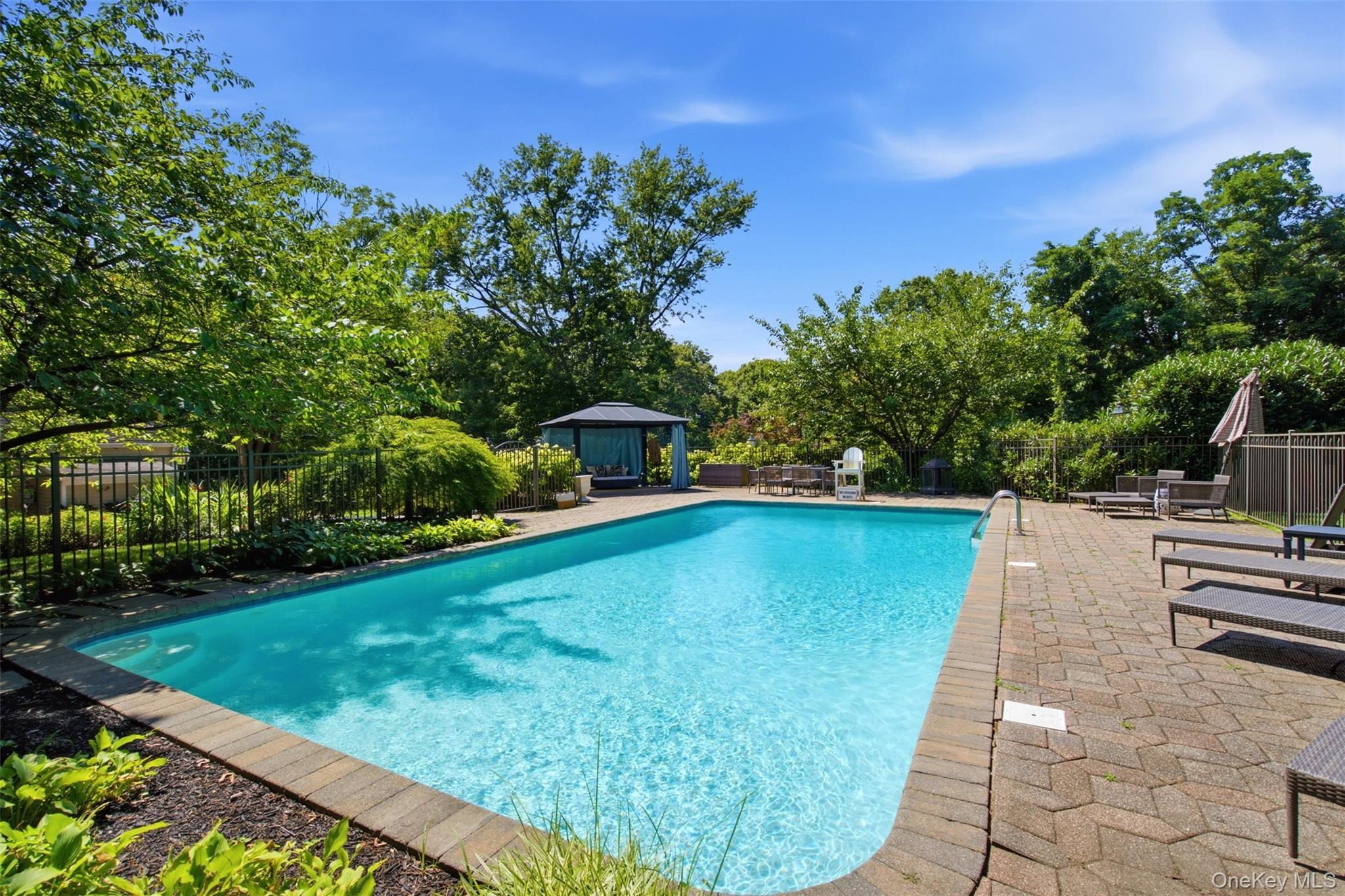 Single Family Private Road Suffolk County, NY 11743, MLS-1036800-38