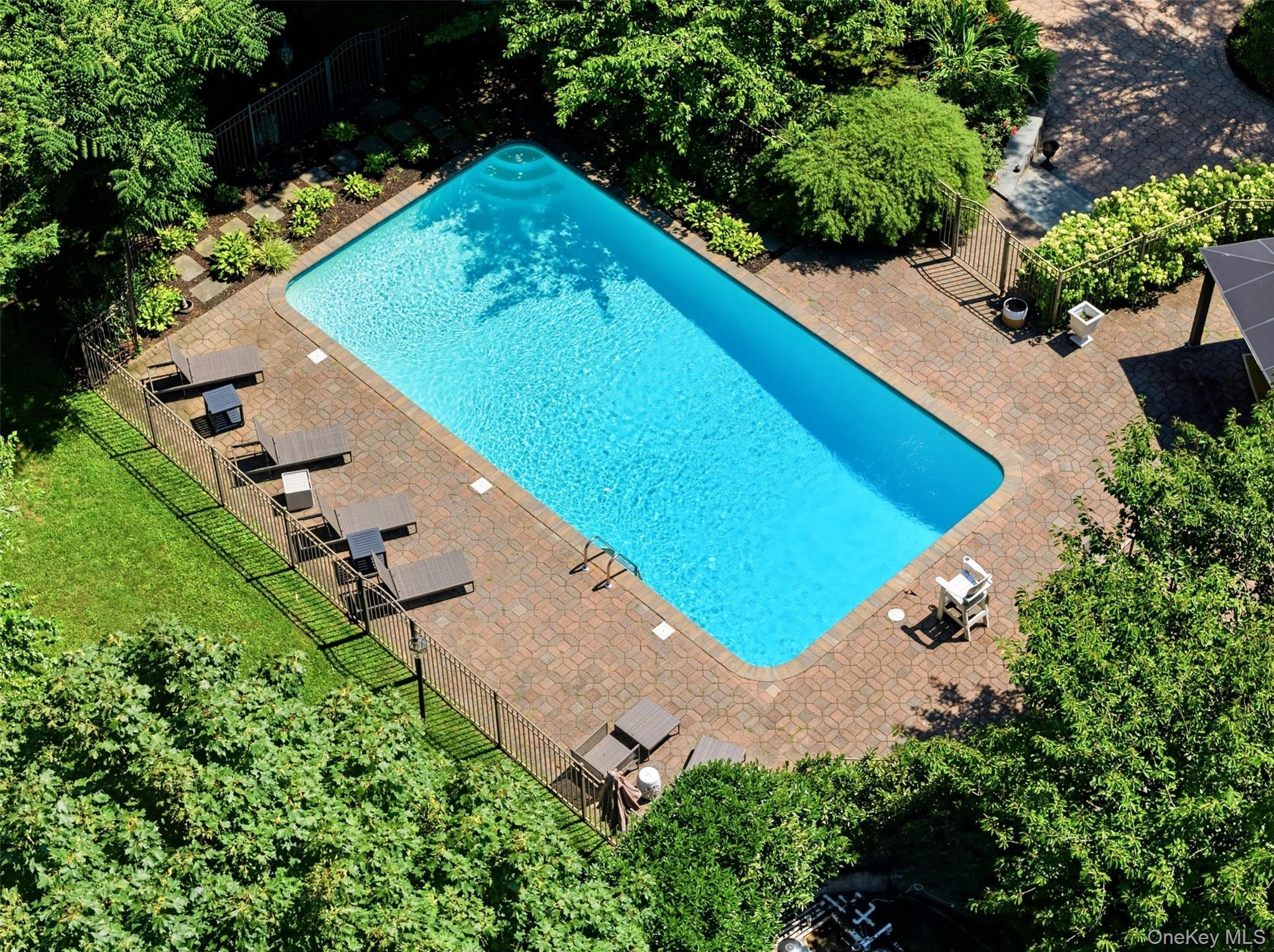 Single Family Private Road  Suffolk County, NY 11743, MLS-1036800-49