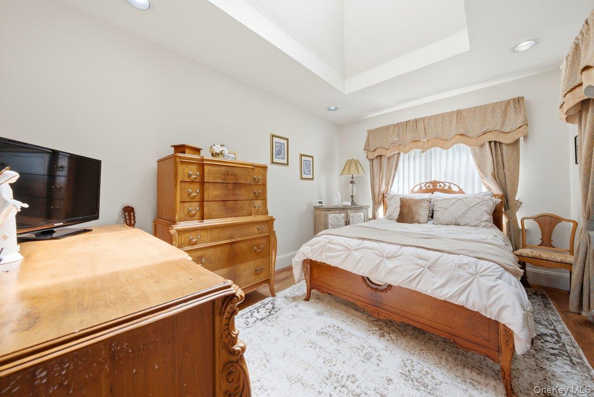 Single Family Newport Road Westchester County, NY 10710, MLS-1036801-25