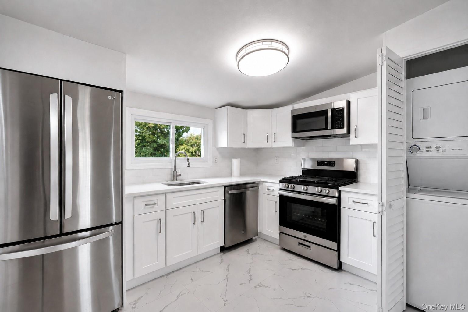 Single Family Marie Lane Suffolk County, NY 11722, MLS-1036809-13