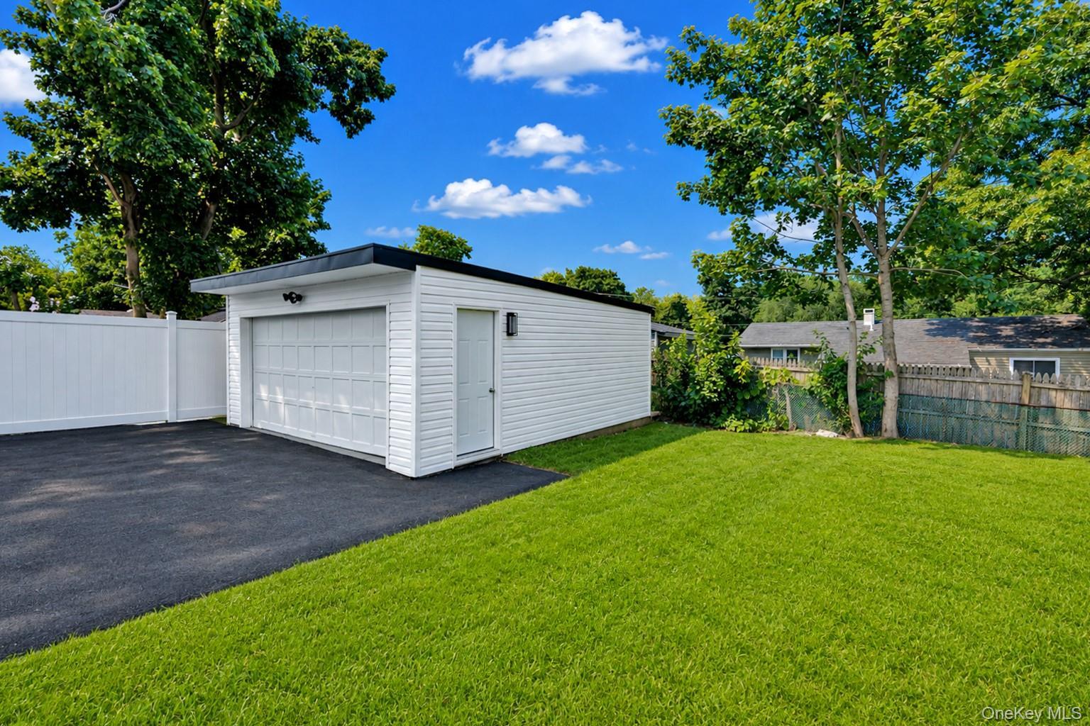 Single Family Marie Lane Suffolk County, NY 11722, MLS-1036809-27