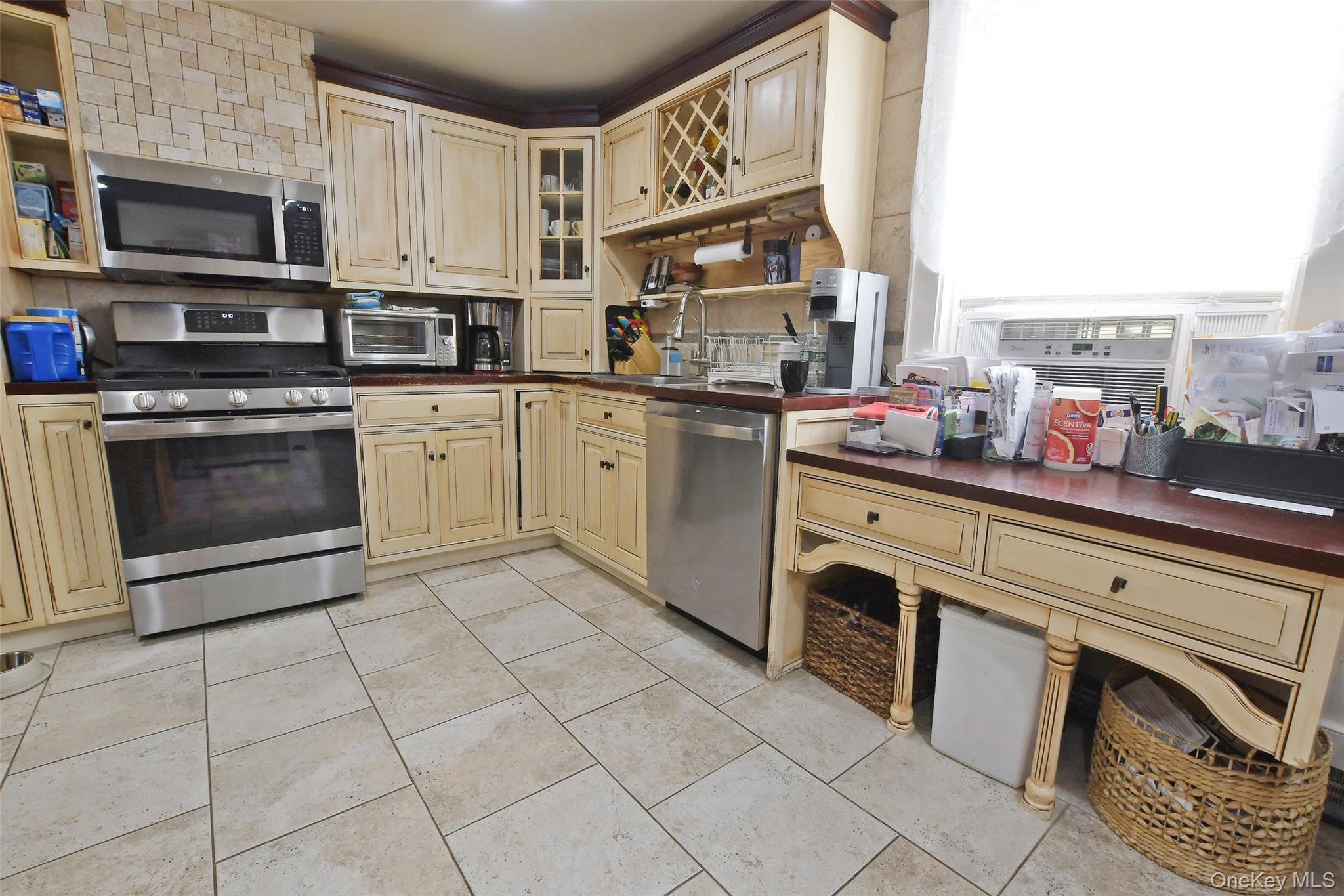 Single Family Marcy Avenue  Suffolk County, NY 11901, MLS-1036857-16