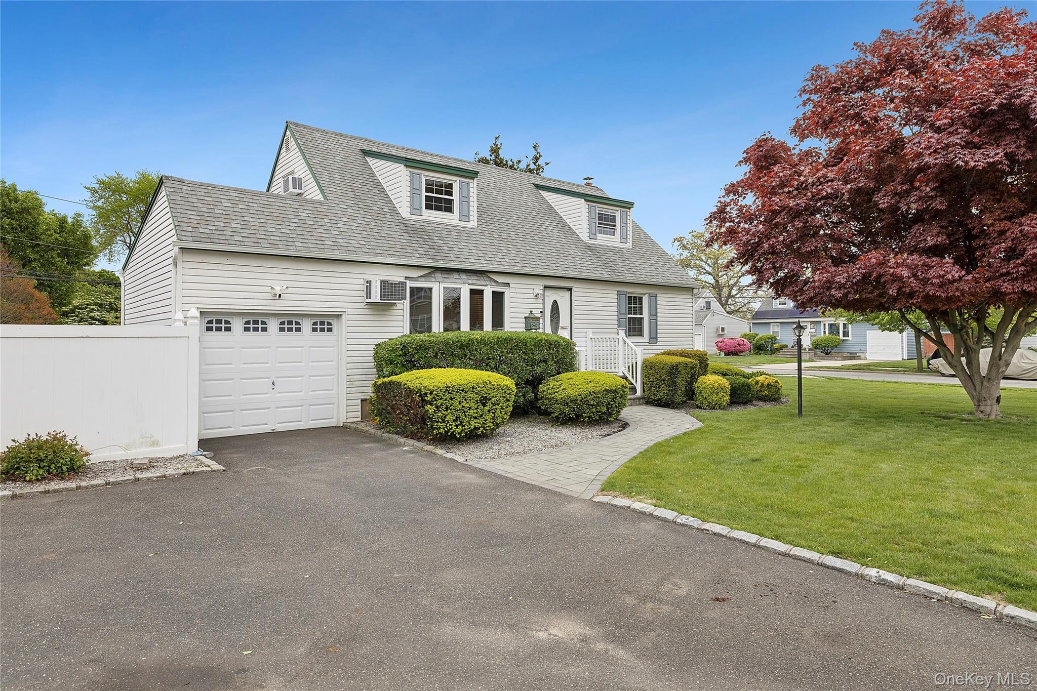 Single Family Dorset Lane Nassau County, NY 11735, MLS-1036890-2
