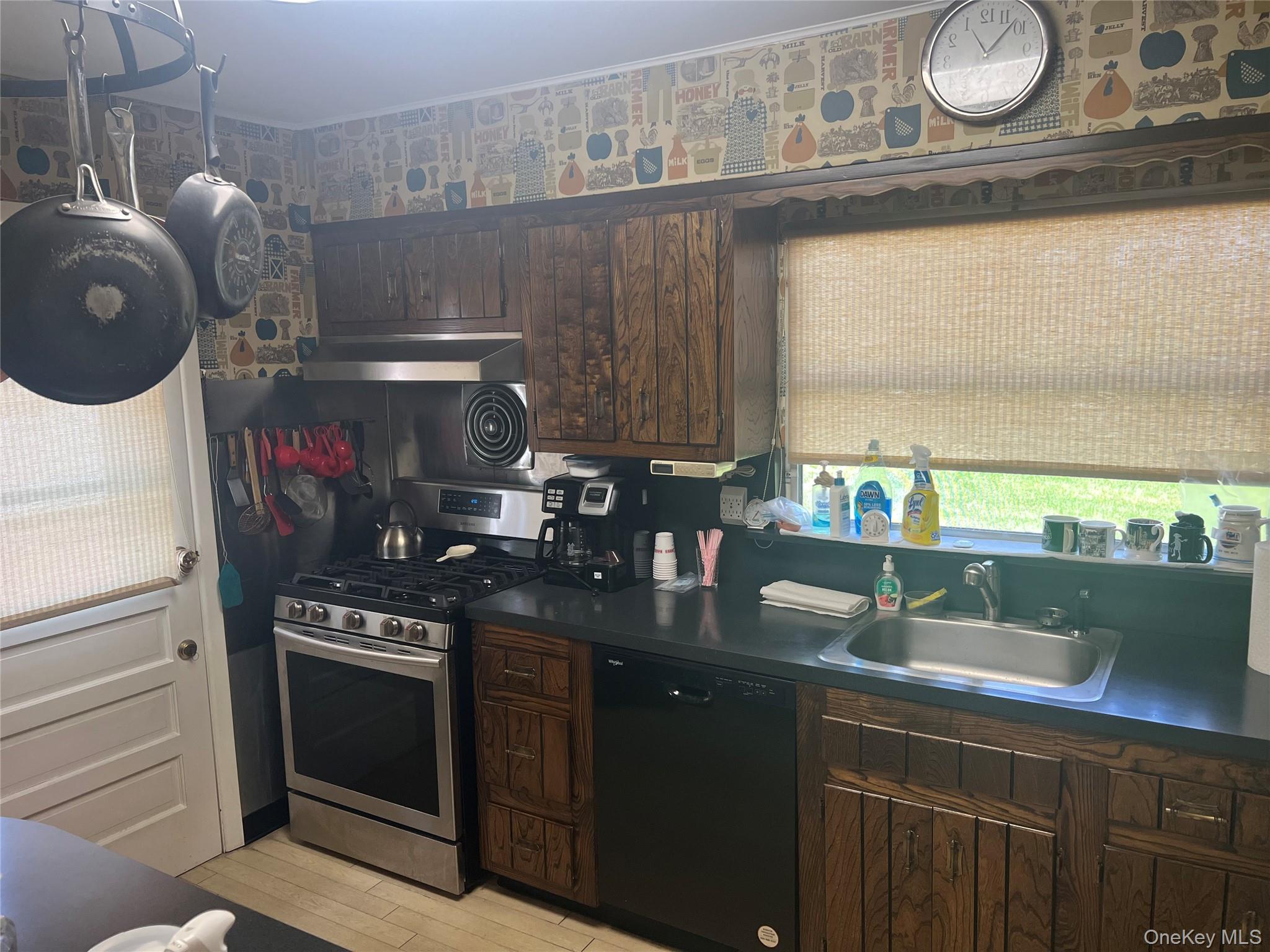 Single Family 248th Street  Queens, NY 11363, MLS-1036899-8