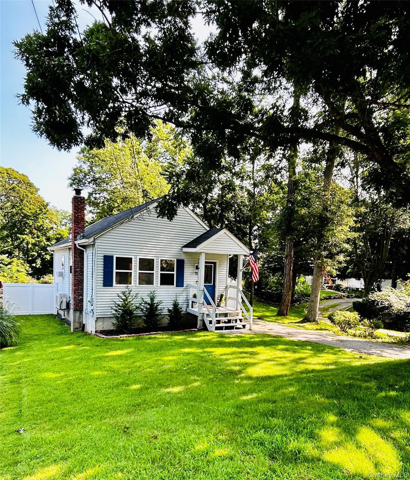 Single Family Huntington Road  Suffolk County, NY 11789, MLS-1036901-2
