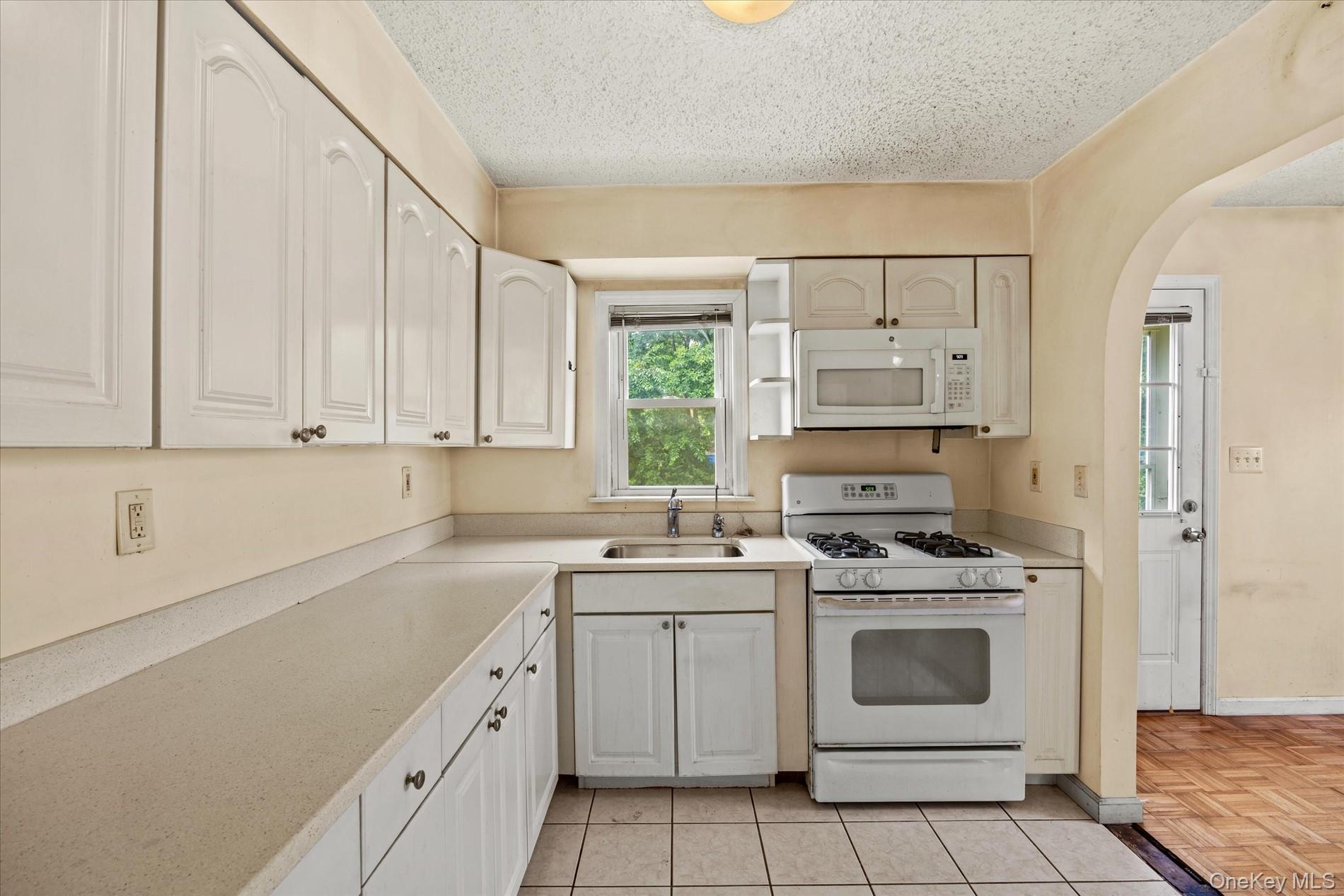Single Family Broadway Nassau County, NY 11590, MLS-1036927-12